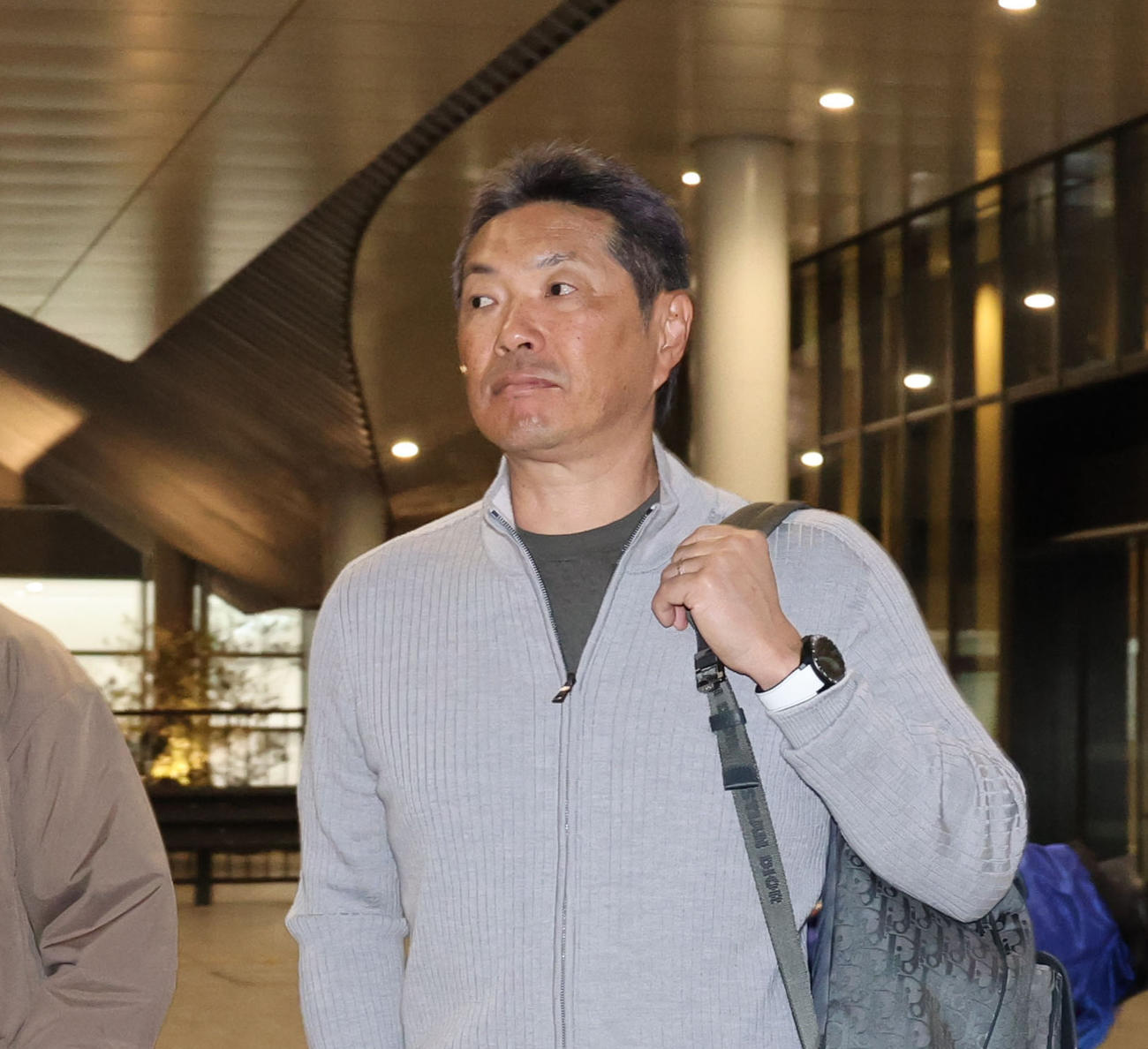 優勝旅行から帰国したソフトバンク小久保監督（撮影・梅根麻紀）