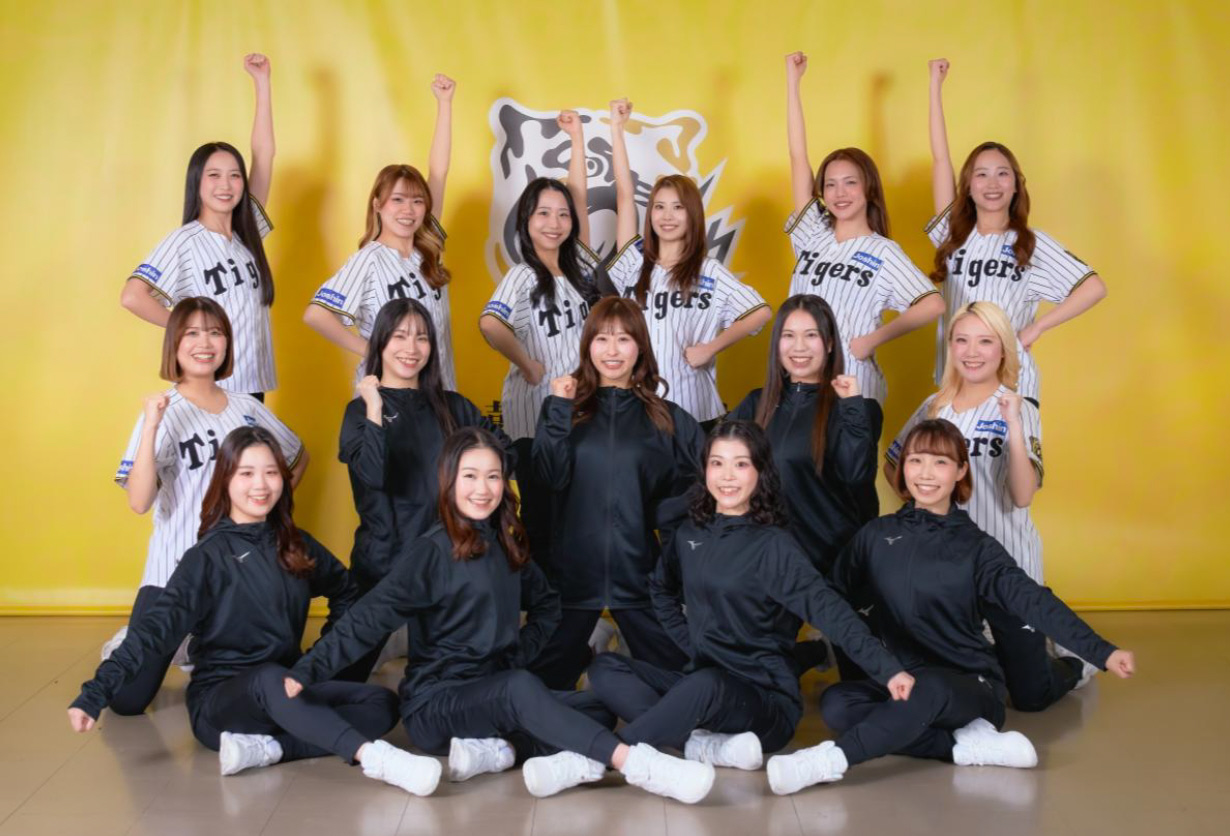 2026シーズンTigersGirlsのメンバーが決定。上段左からYuri、Naco、Kana、Yuka、Akari、Moe、中段左からNonoa、Maika、Momoka、Saori、Fua、下段左からRioko、Airi、Niko、Asuka（球団提供）