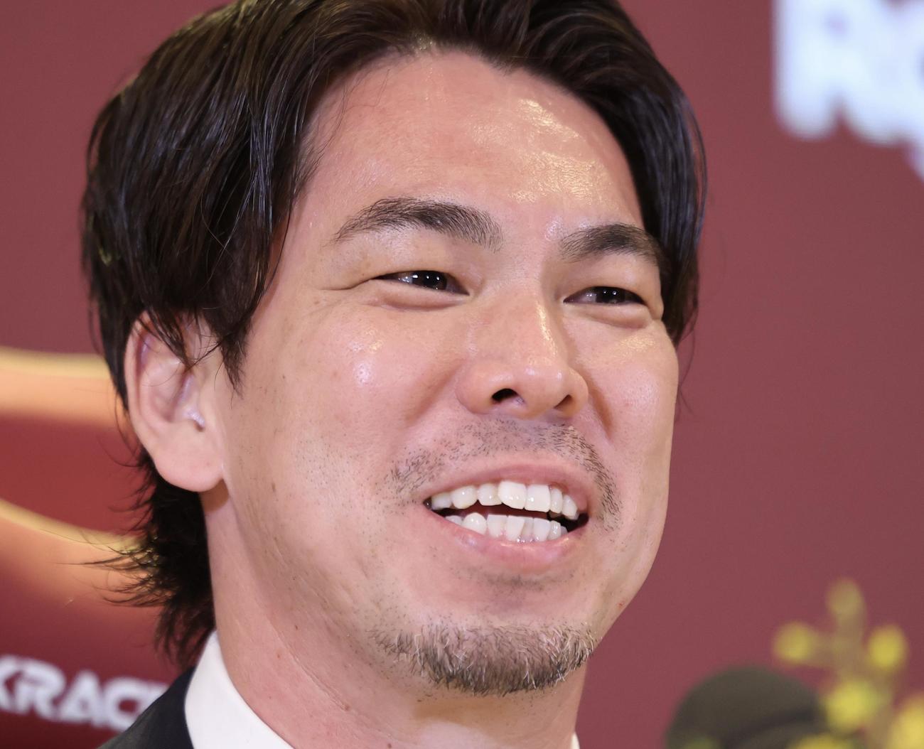 楽天入団会見で笑顔で抱負を語る前田健(撮影・浅見桂子)