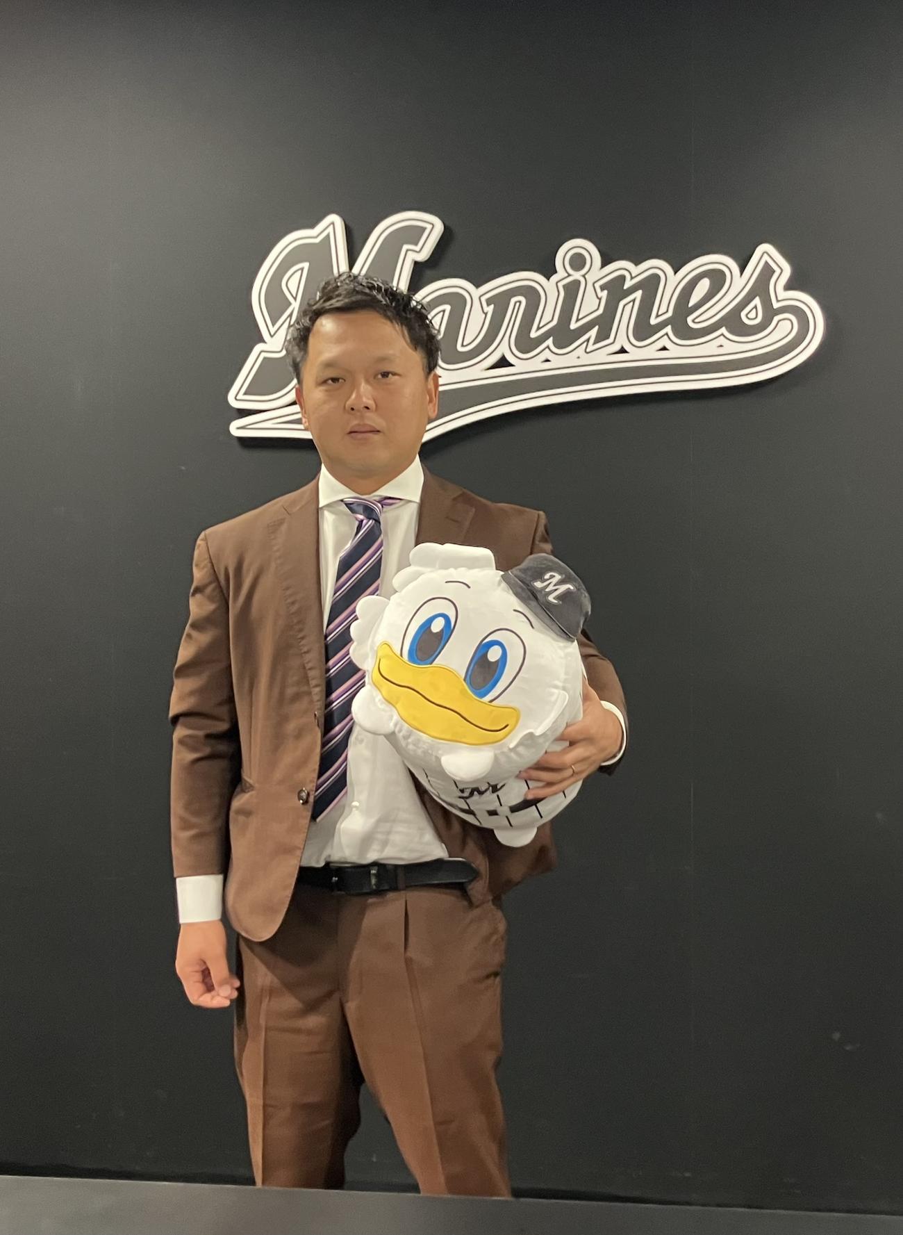 契約更改を終え会見に臨んだロッテ田村（撮影・北村健龍）