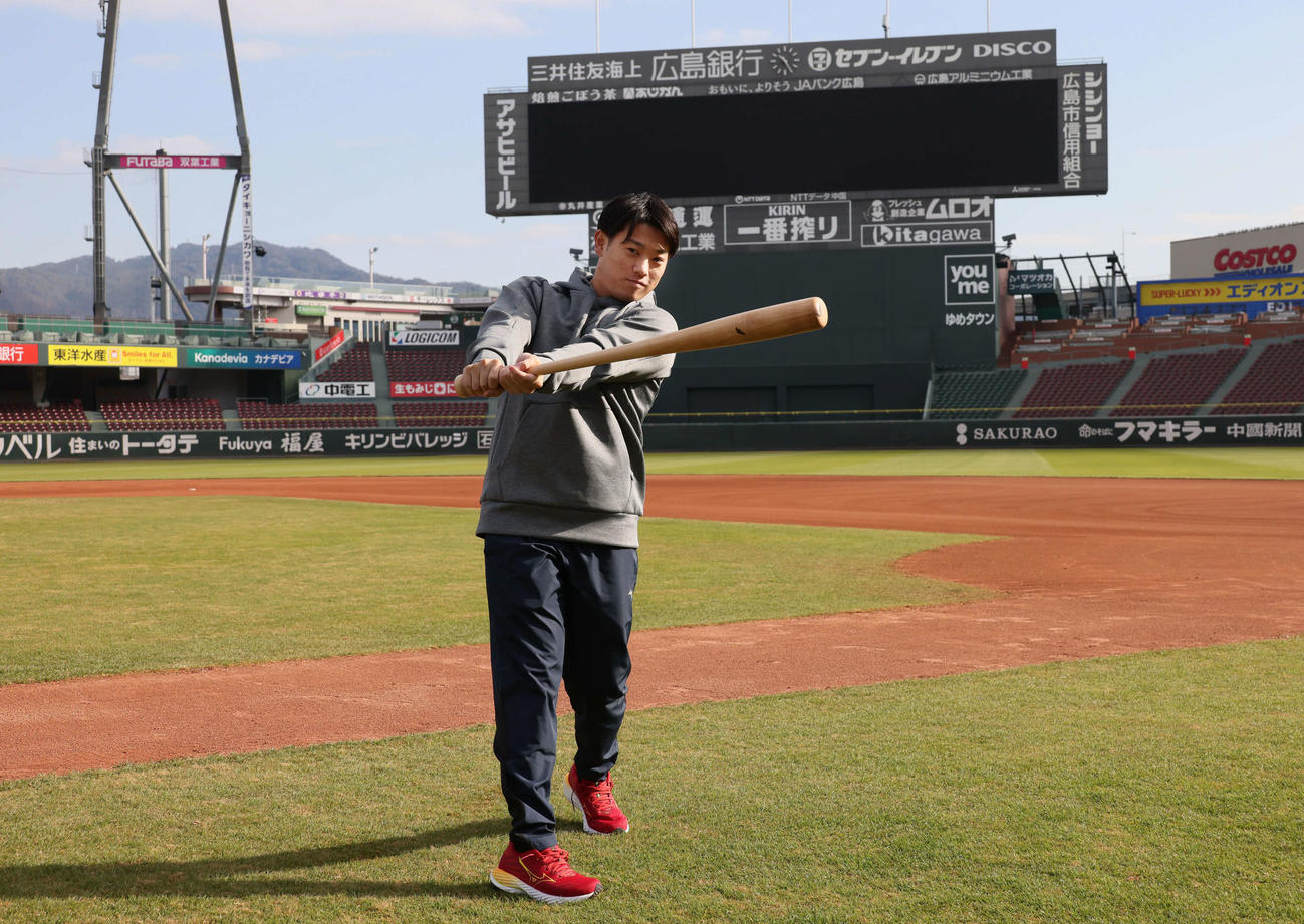 バットを振るドラフト3位の勝田（撮影・加藤孝規）