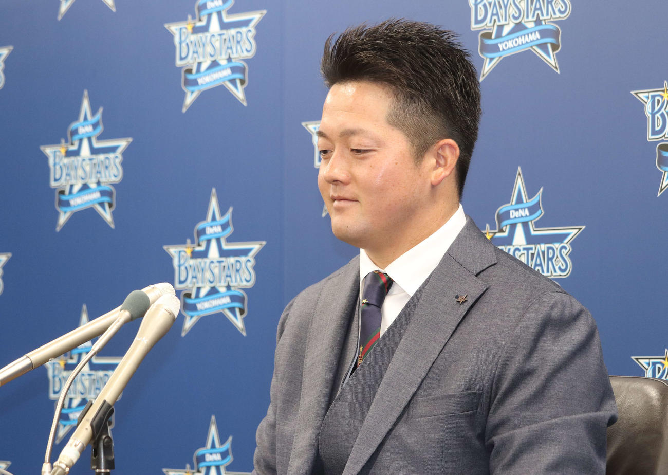 契約更改会見に臨んだDeNA牧（撮影・小早川宗一郎）