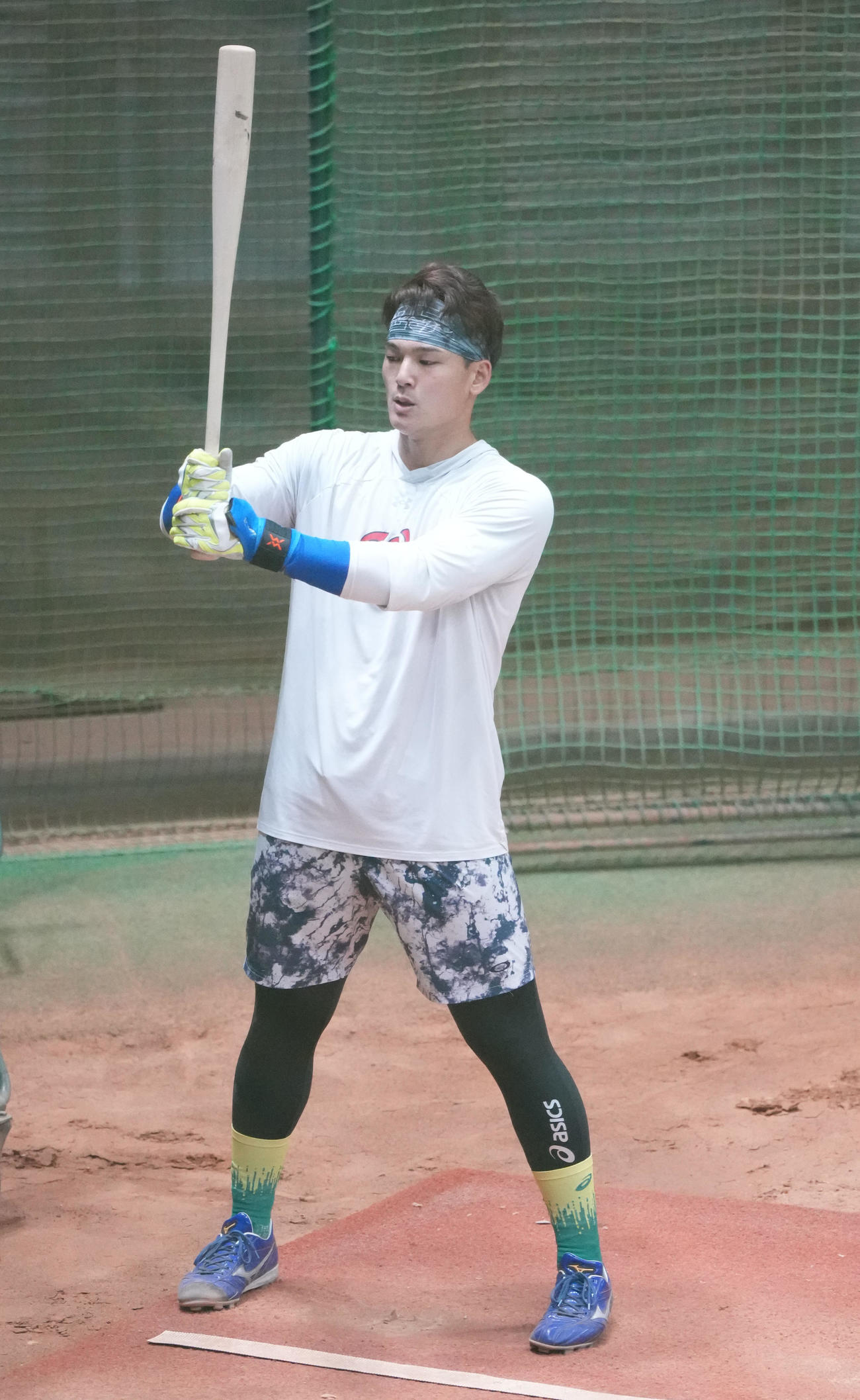 交渉前に打撃練習をする石川昂（撮影・森本幸一）