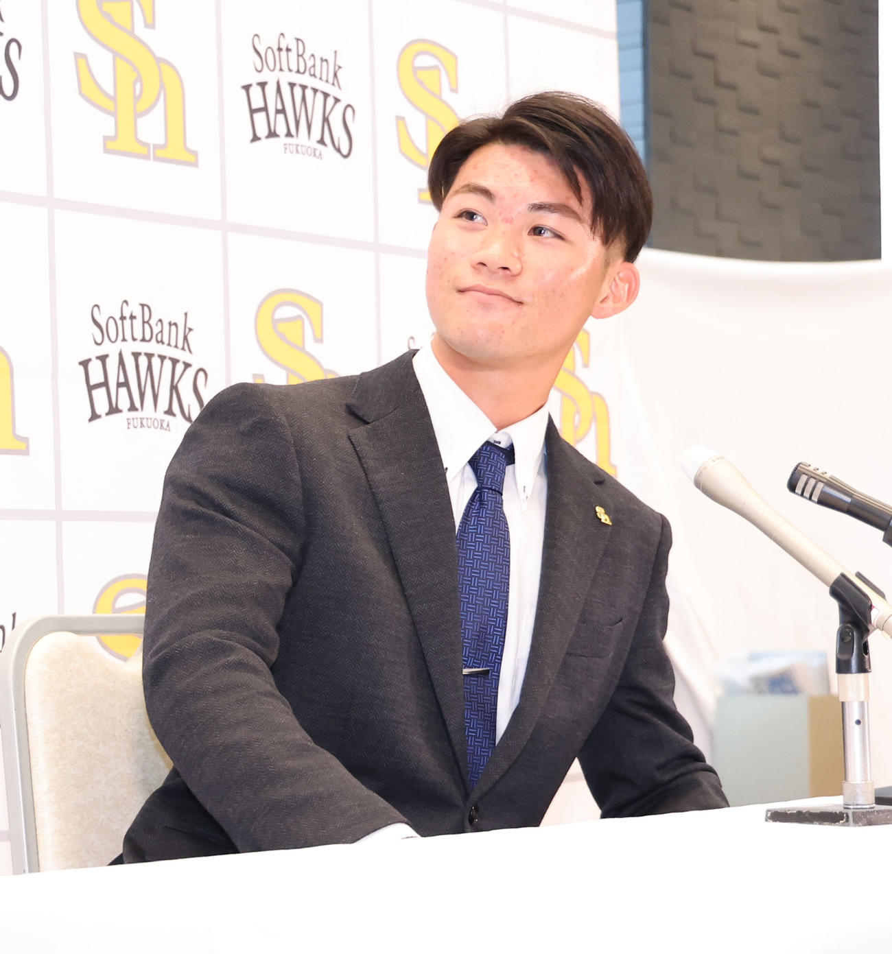 契約更改を終えたソフトバンク庄子（撮影・梅根麻紀）