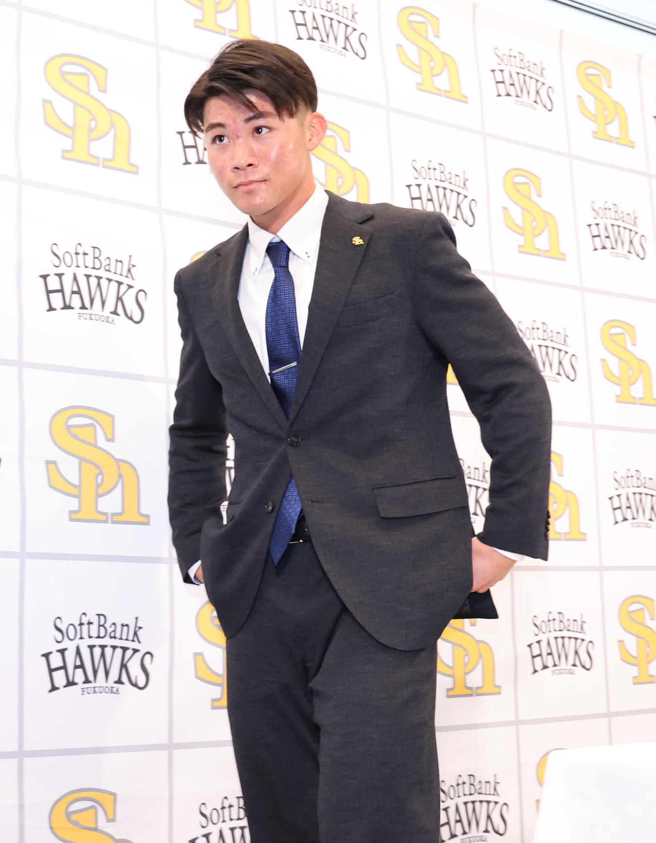 契約更改を終えたソフトバンク庄子（撮影・梅根麻紀）