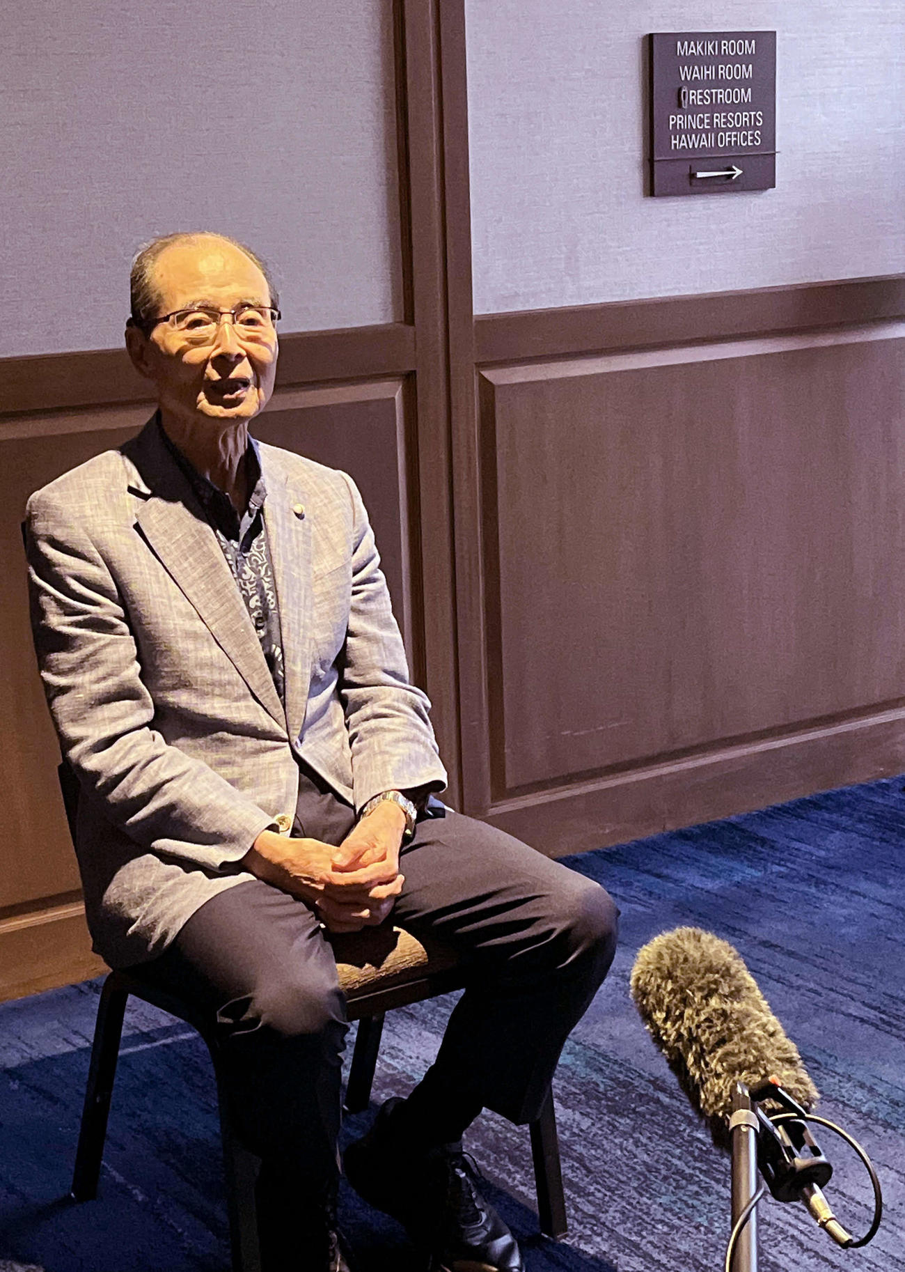米ハワイで行われた日本プロ野球名球会総会に出席し、取材に応じるソフトバンク王球団会長（撮影・磯綾乃）