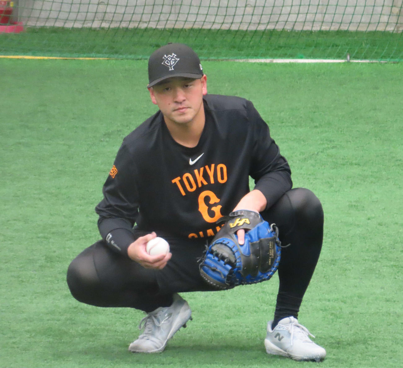 キャッチボールを行った巨人岸田（撮影・水谷京裕）