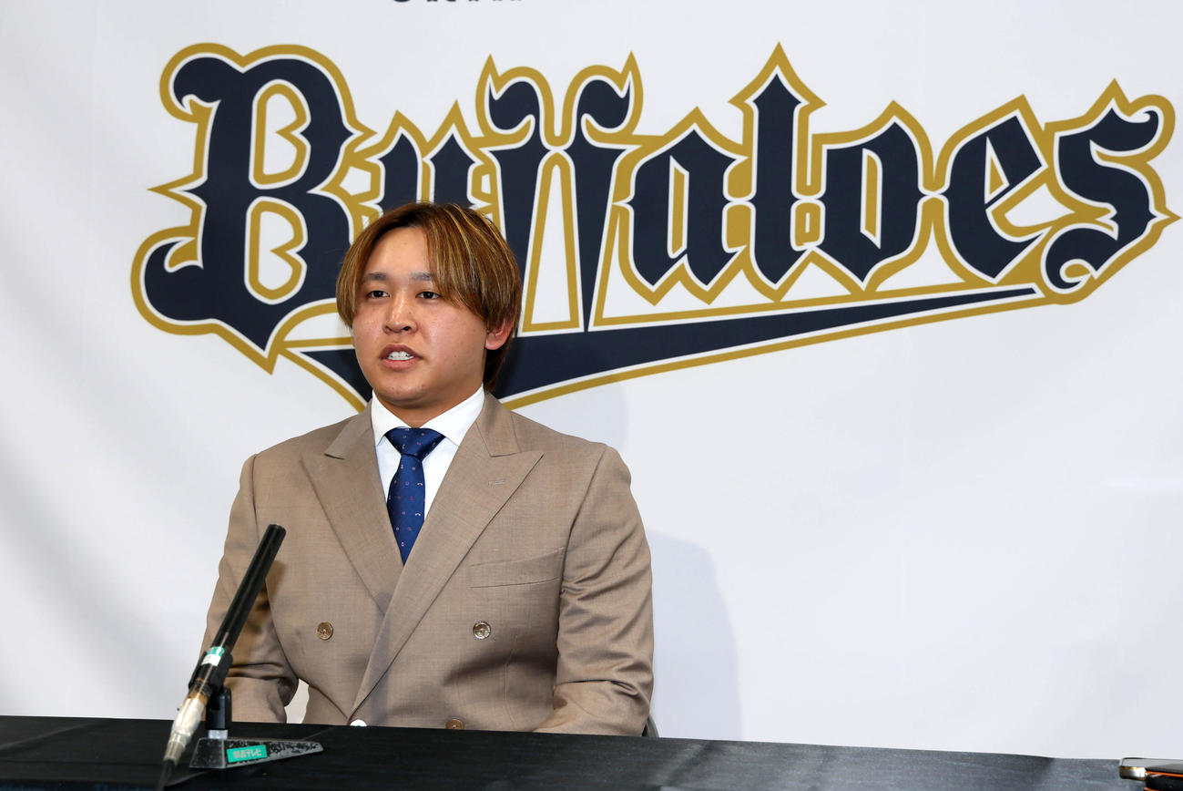 契約を更改し会見するオリックス宮城（撮影・加藤哉）