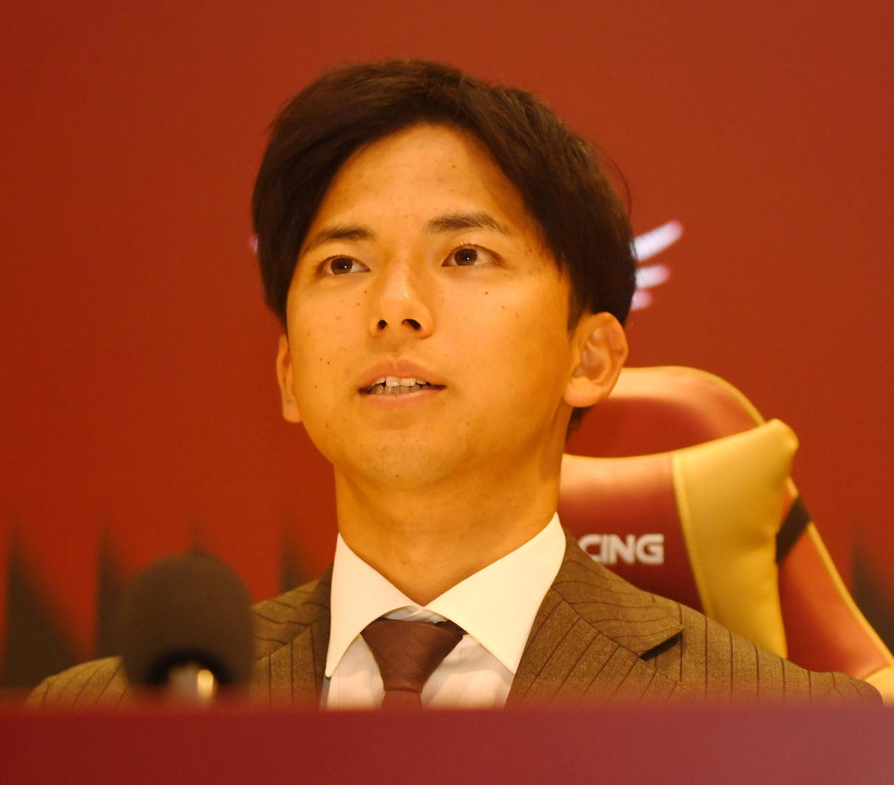 契約更改交渉を終え、会見する楽天宗山（撮影・山田愛斗）