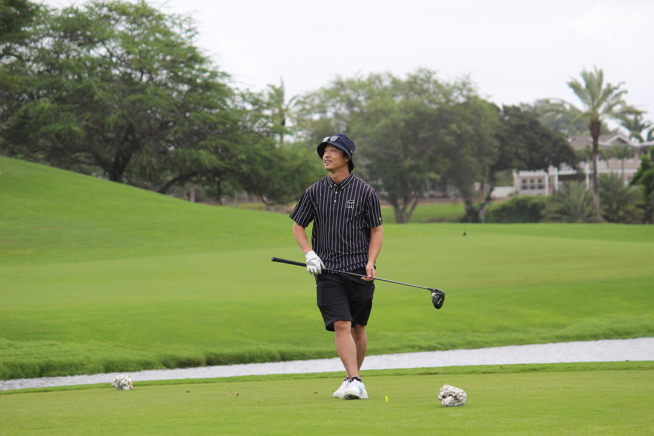 優勝旅行で球団主催のゴルフコンペに参加した日本ハムへ移籍する島本（撮影・磯綾乃）