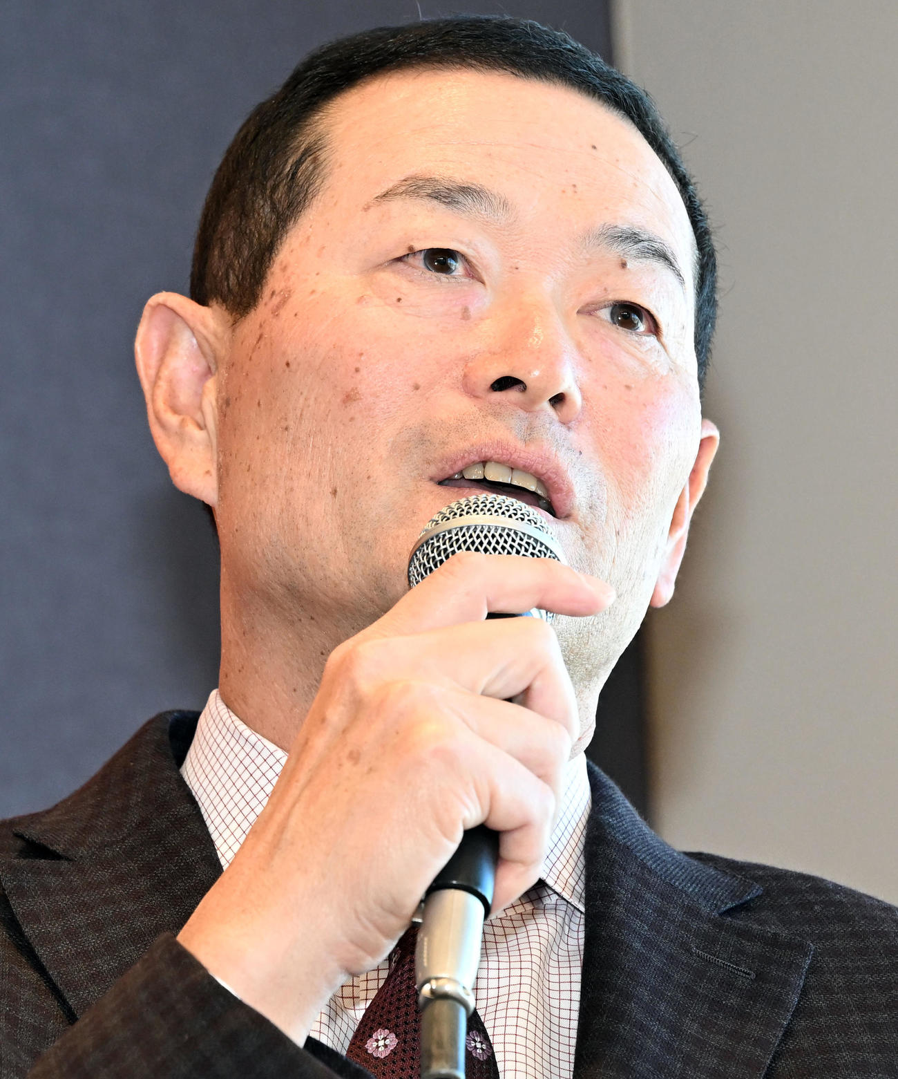 オイシックス新潟アルビレックスBCのCBOに就任し記者会見でトークセッションする桑田氏（撮影・千葉一成）