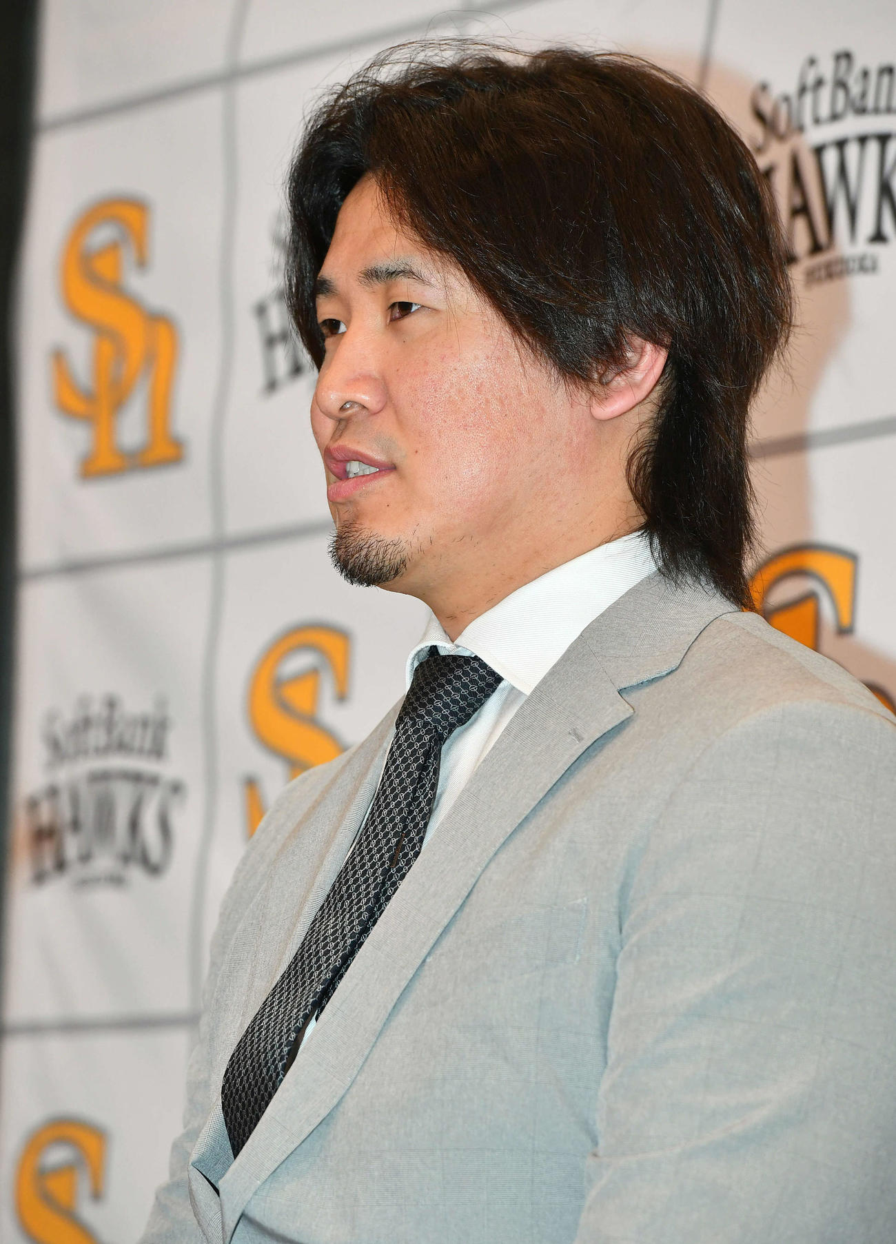 契約更改を終え、会見を行うソフトバンク杉山（撮影・岩下翔太）