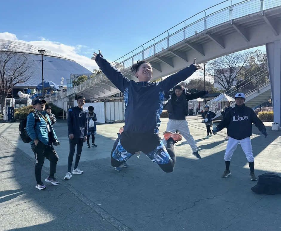 西武ファン有志が「多摩湖駅伝」を企画・実行した（撮影・金子真仁）