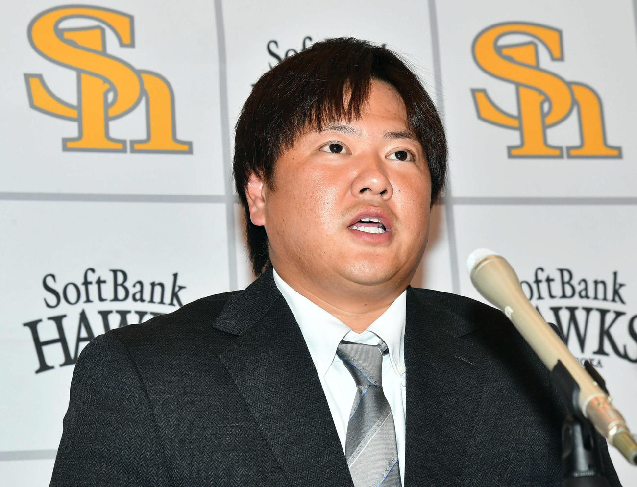 契約更改を終え、会見を行うソフトバンク津森（撮影・岩下翔太）