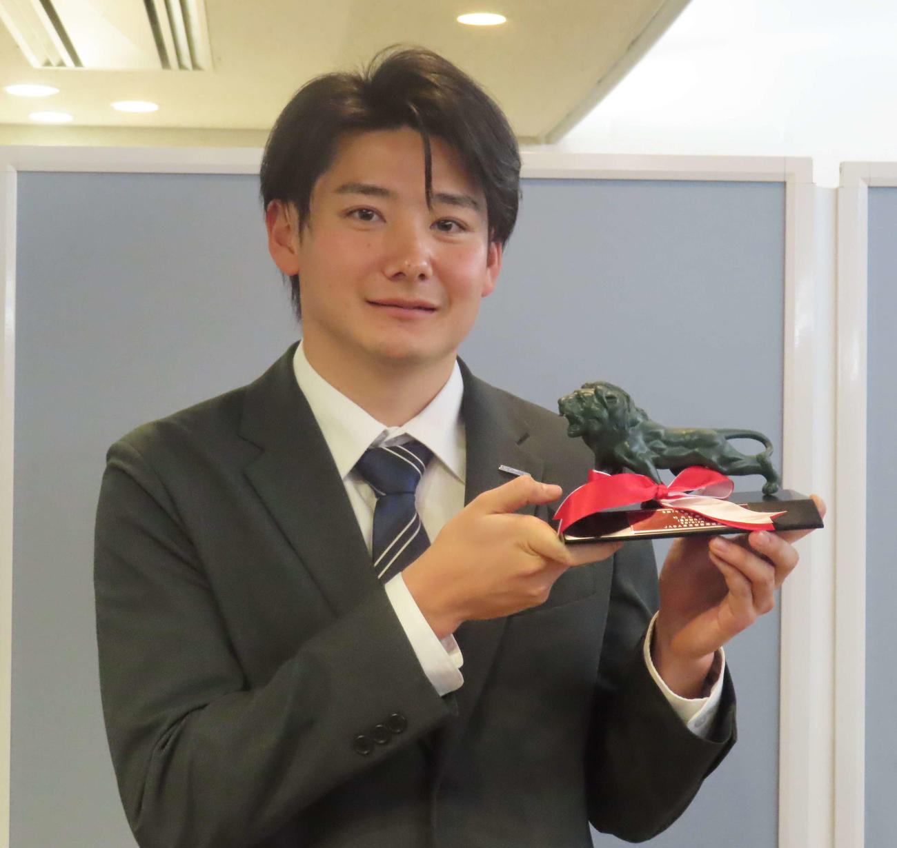 「第40回JABA東京都野球連盟表彰式」に出席した巨人ドラフト1位の竹丸（撮影・水谷京裕）