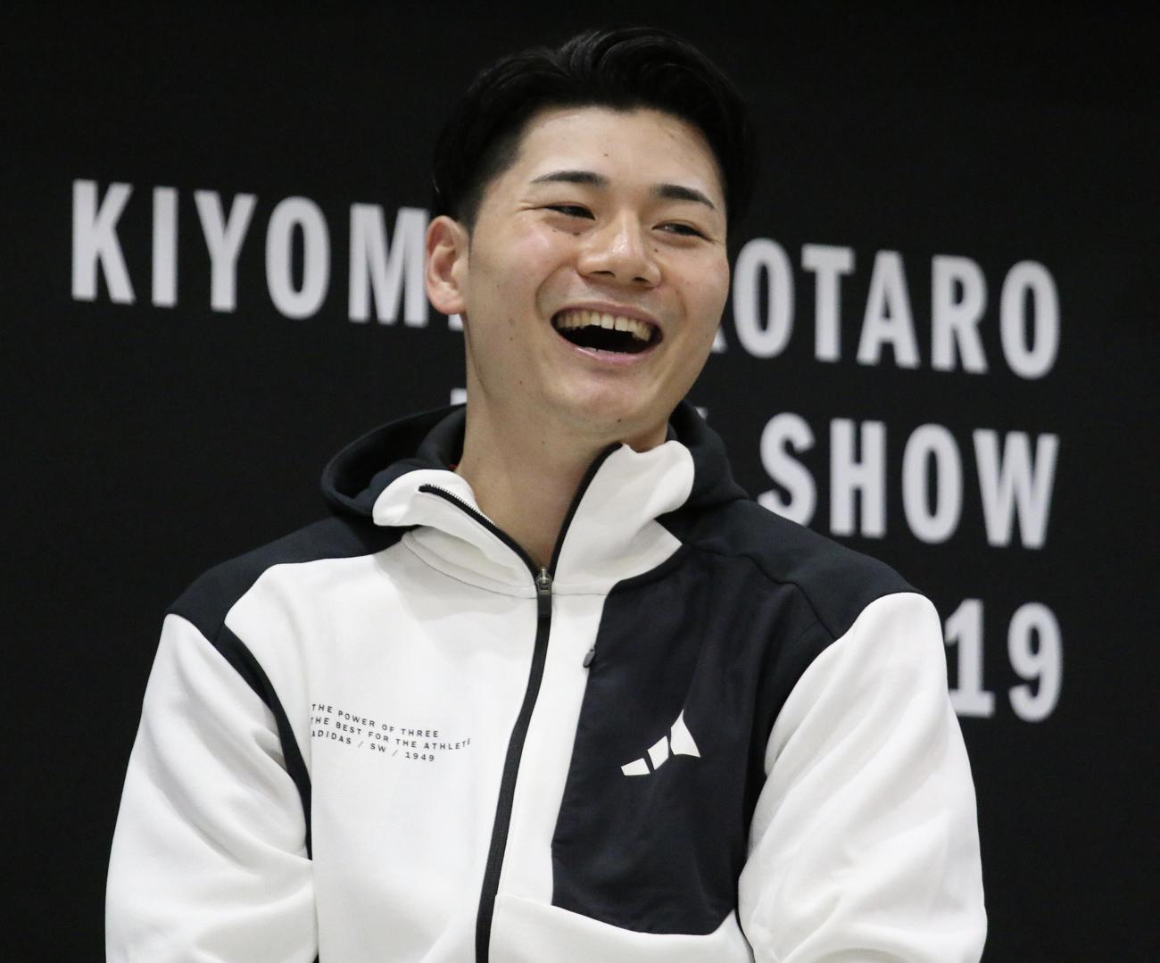 札幌市内にある「スーパースポーツゼビオドーム札幌月寒店」でトークショーを行った日本ハム清宮幸