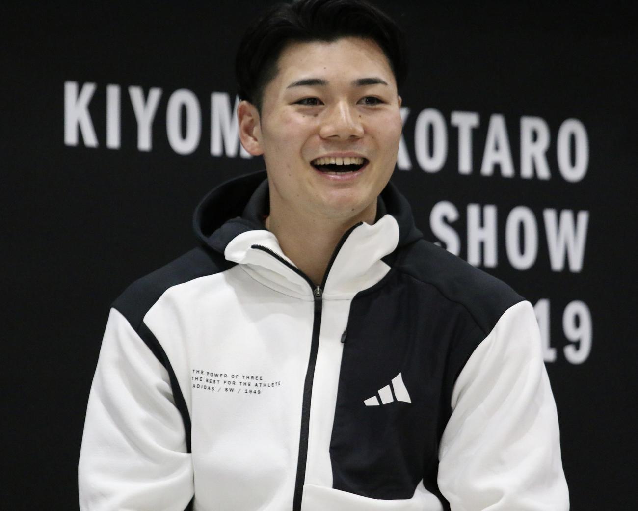 札幌市内にある「スーパースポーツゼビオドーム札幌月寒店」でトークショーを行った日本ハム清宮幸