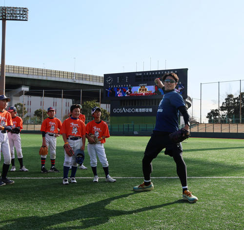 中日】根尾昂が子どもたちの前で柵越え連発 オリックス森友哉、DeNA