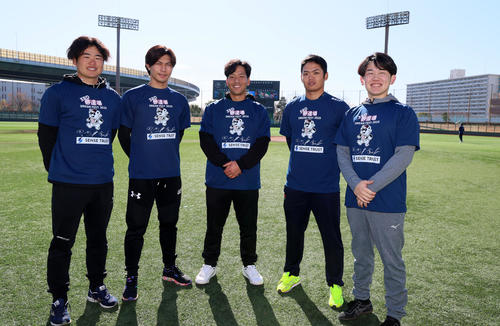 中日】根尾昂が子どもたちの前で柵越え連発 オリックス森友哉、DeNA