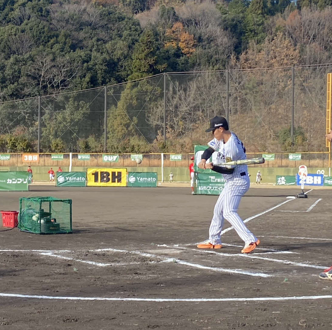 「リアルtoss野球盤」で打席に立った阪神富田蓮投手（撮影・波部俊之介）