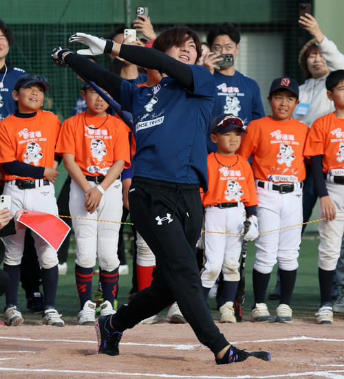 中日】根尾昂が大阪桐蔭OB野球教室で本塁打競争1位「第2の故郷