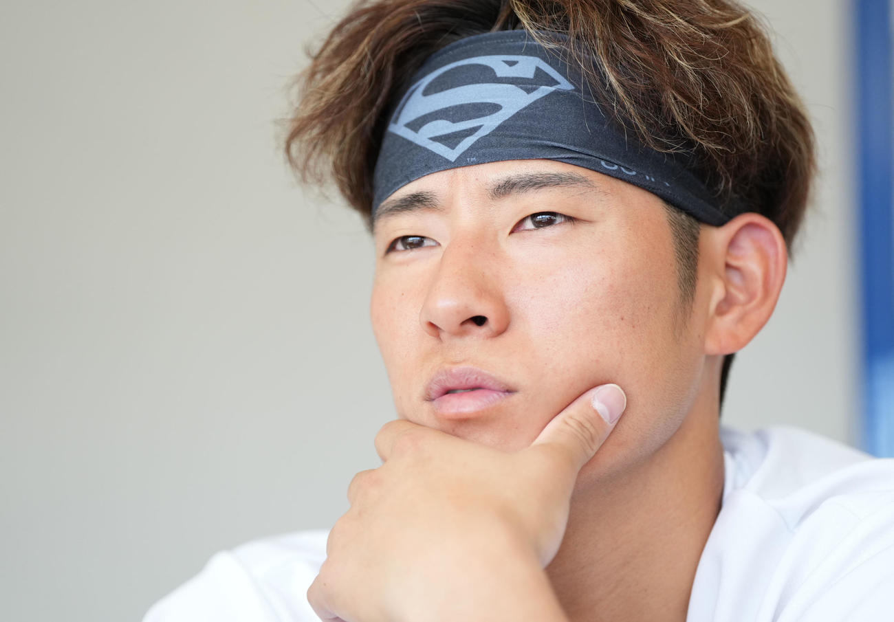 ※使用注意※掲載日未定・年末紙面掲載予定　中日ドラゴンズ・上林誠知インタビュー（撮影・森本幸一）＝2025年11月29日、ナゴヤ球場