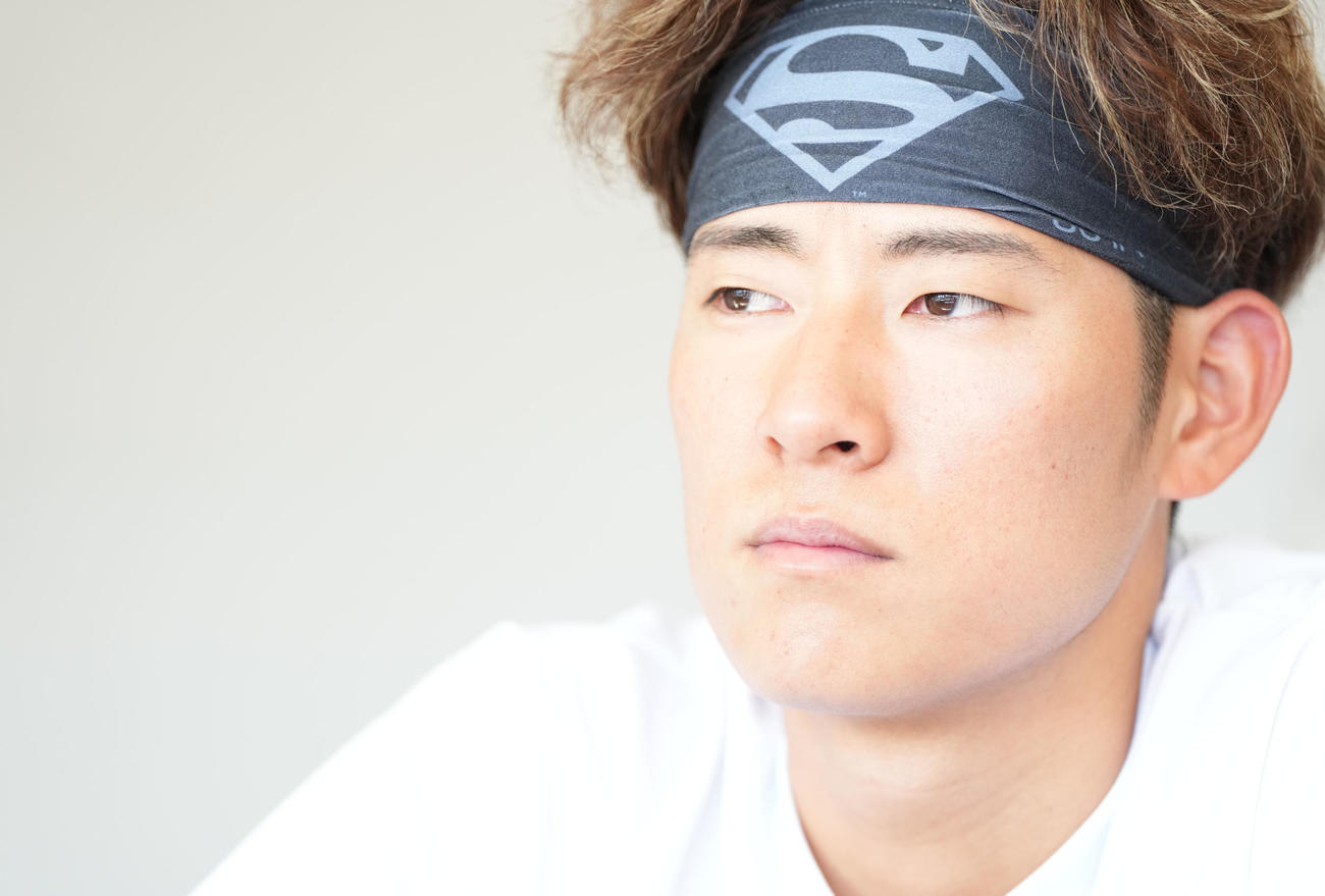 ※使用注意※掲載日未定・年末紙面掲載予定　中日ドラゴンズ・上林誠知インタビュー（撮影・森本幸一）＝2025年11月29日、ナゴヤ球場