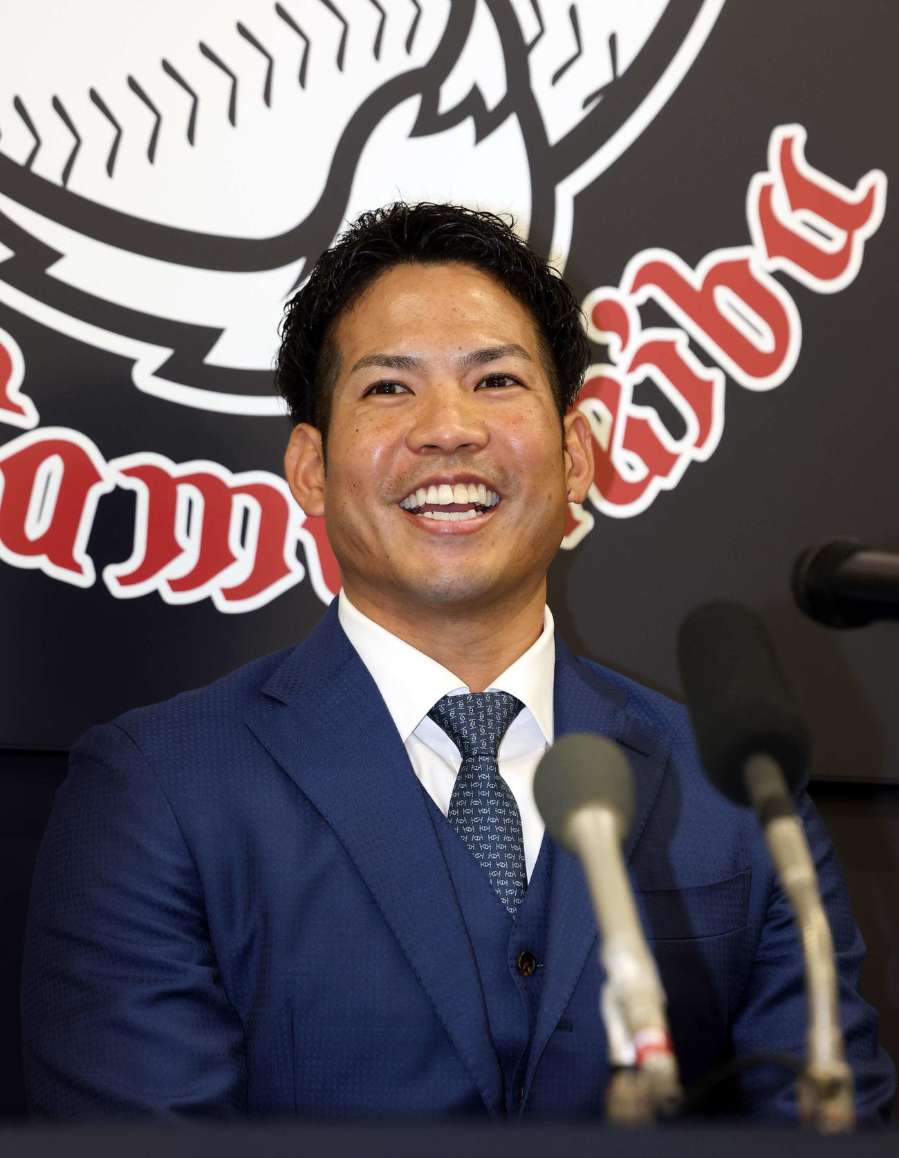 西武の入団会見で笑顔の桑原（撮影・浅見桂子）