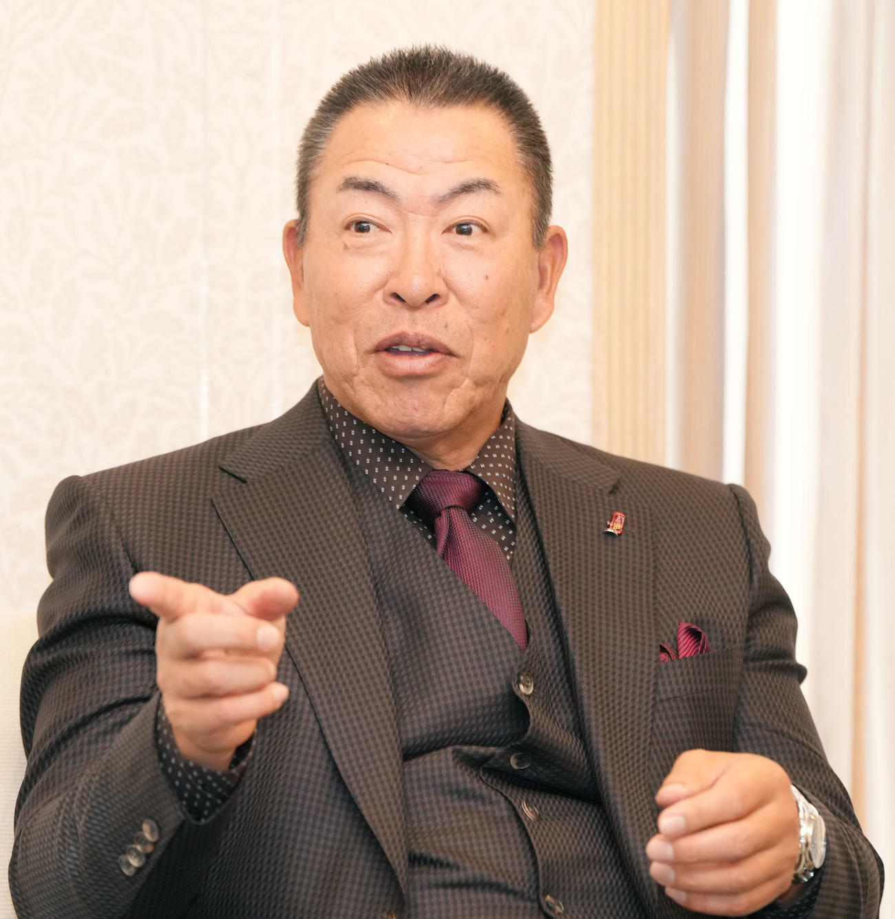 2026年シーズンについて話をする井上一樹監督（撮影・森本幸一）