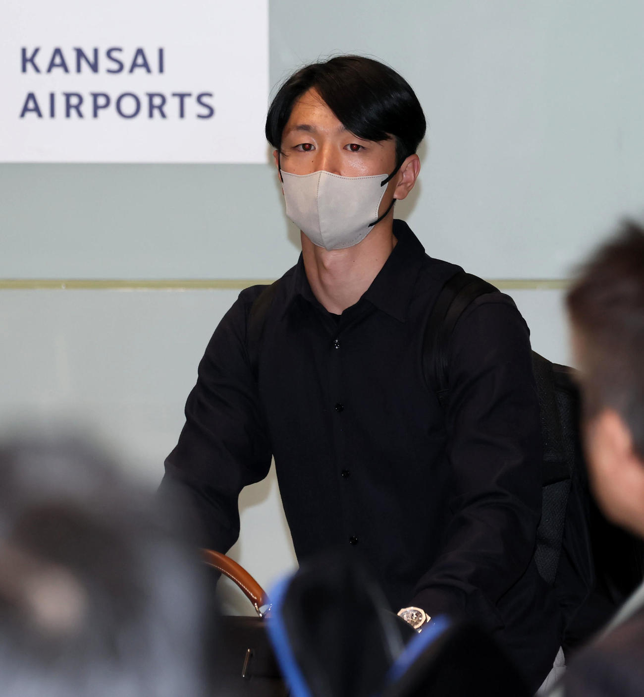 優勝旅行から帰国した阪神近本（撮影・加藤哉）