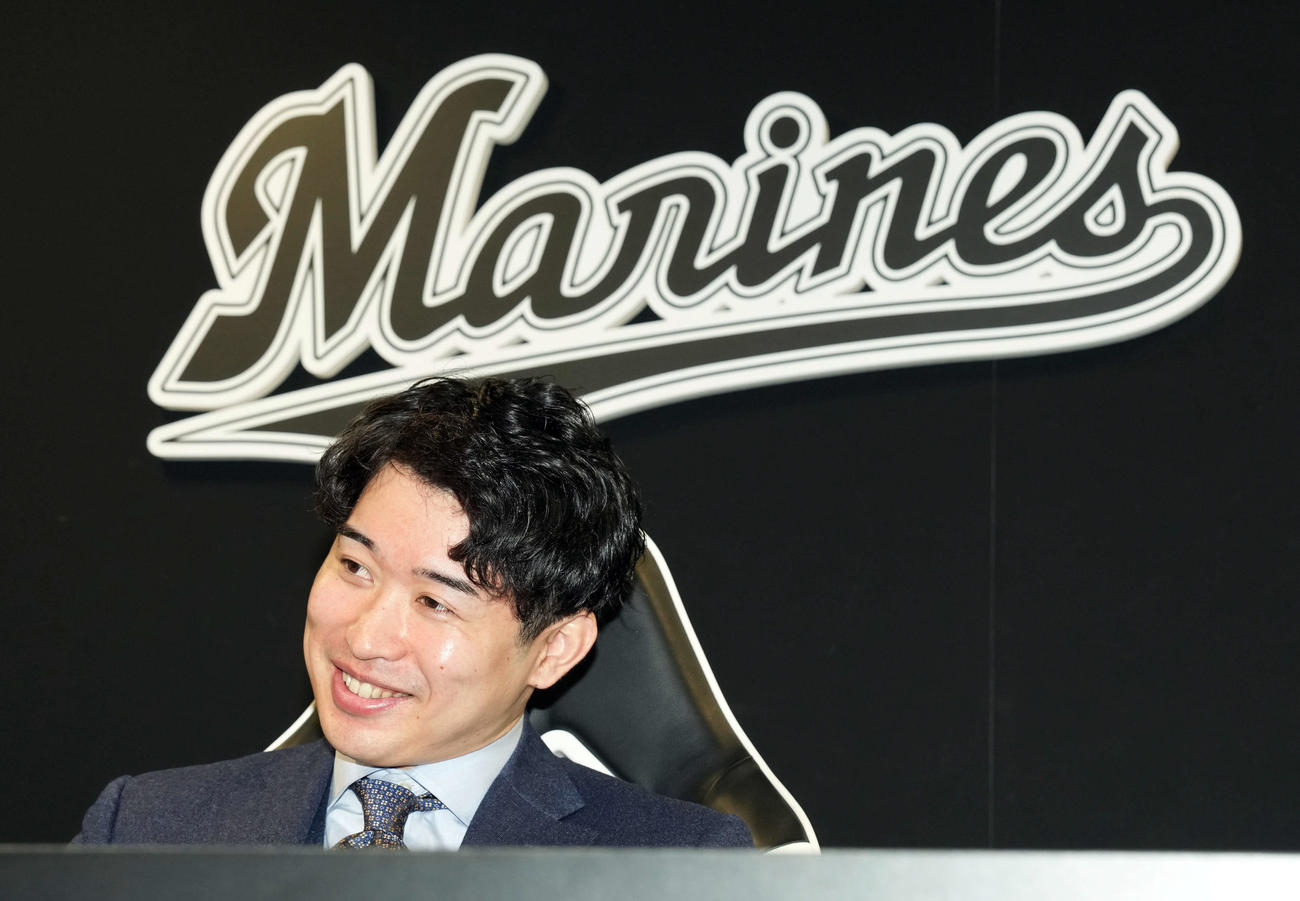 契約更改を終え会見に臨んだロッテ種市（撮影・たえ見朱実）