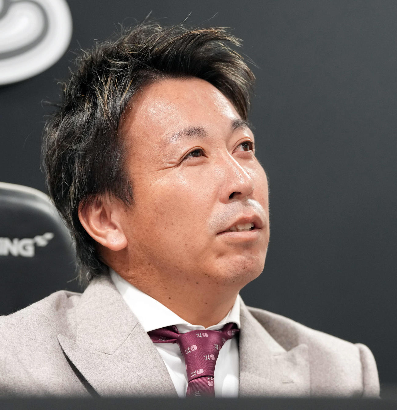 「かなりの減俸です」契約更改を終え会見で心境を語るロッテ益田（撮影・たえ見朱実）