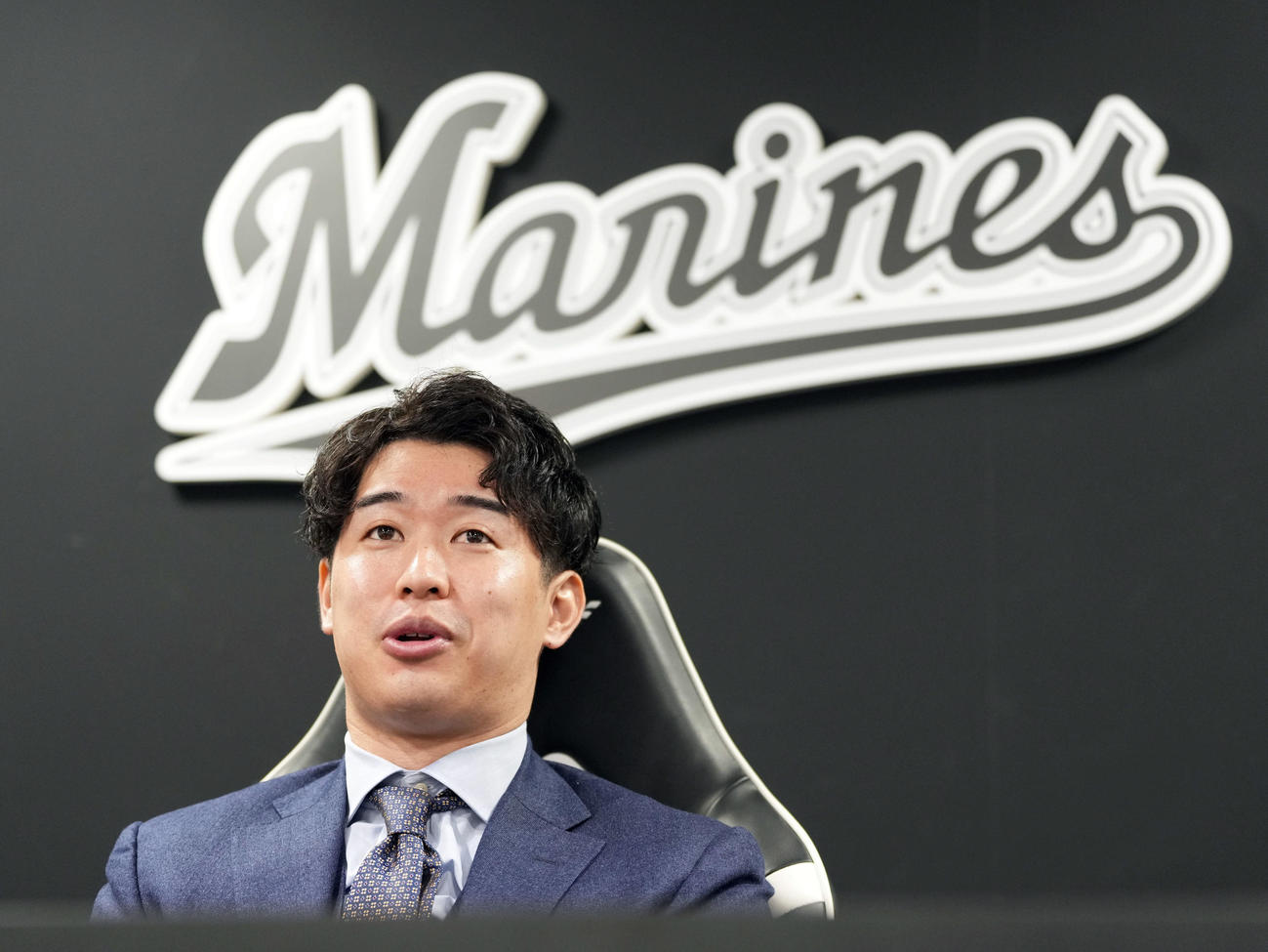 契約更改を終え会見に臨んだロッテ種市（撮影・たえ見朱実）