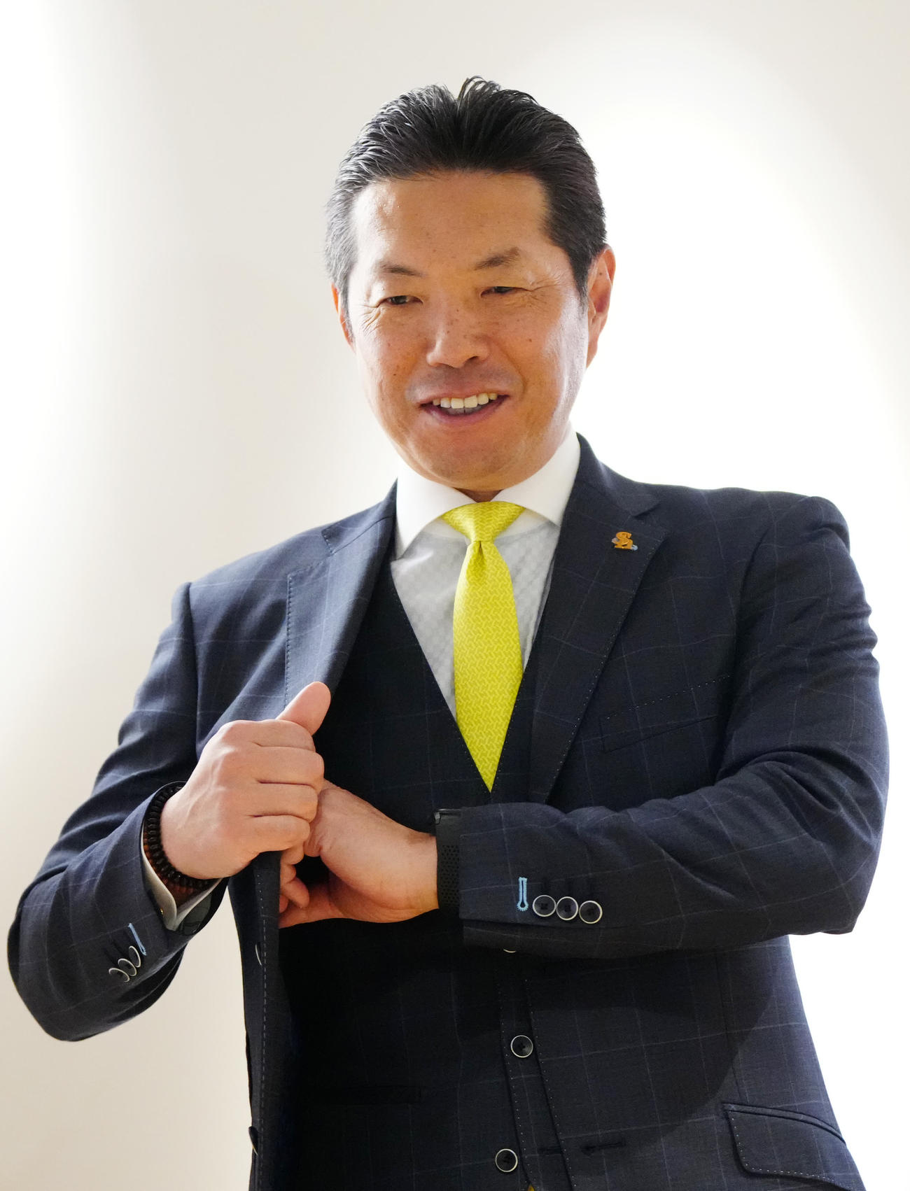 オーナー報告前、笑顔を見せるソフトバンク小久保監督（撮影・江口和貴）