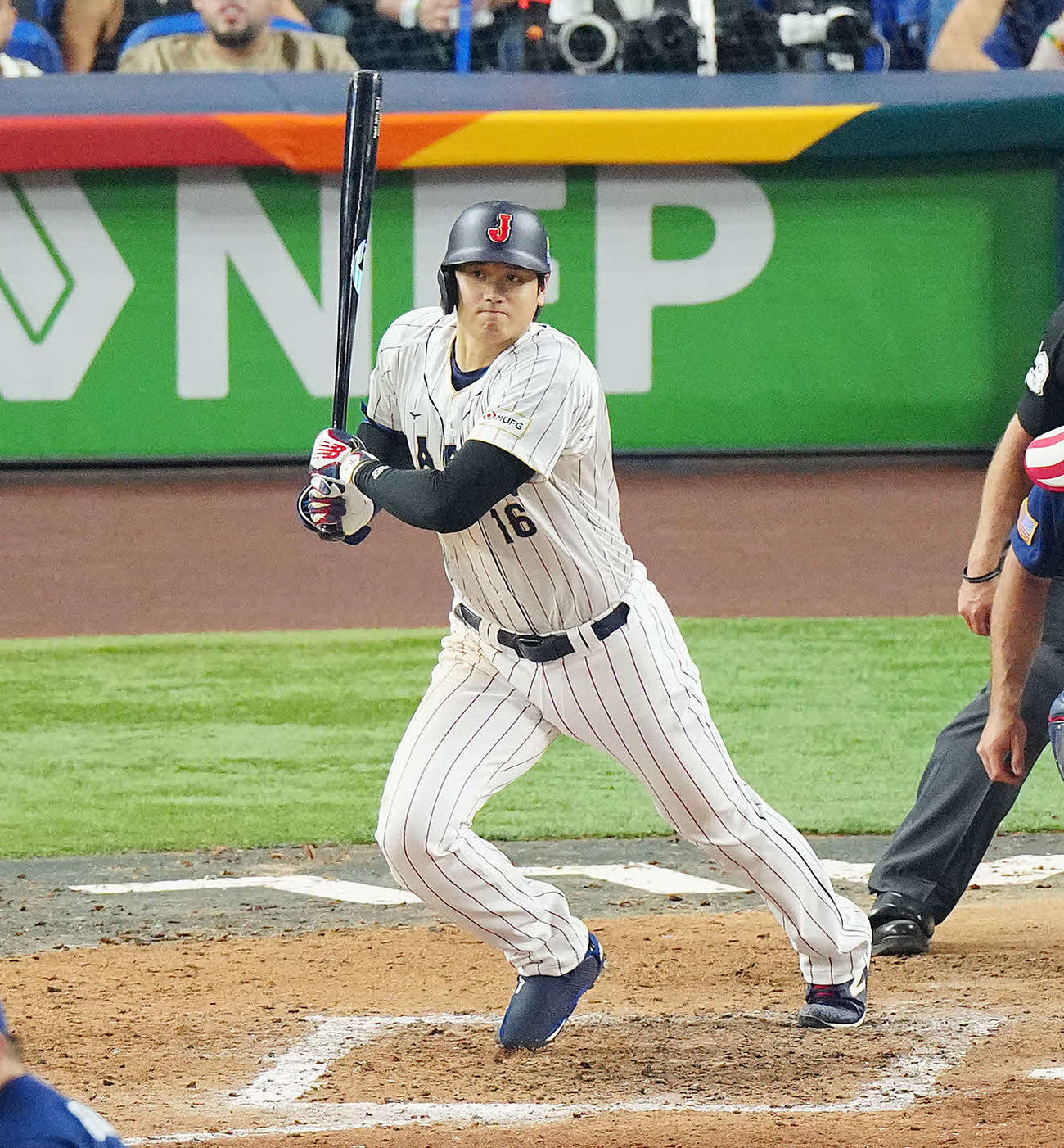 23年3月、WBC決勝の米国戦で、7回に安打を放つ大谷