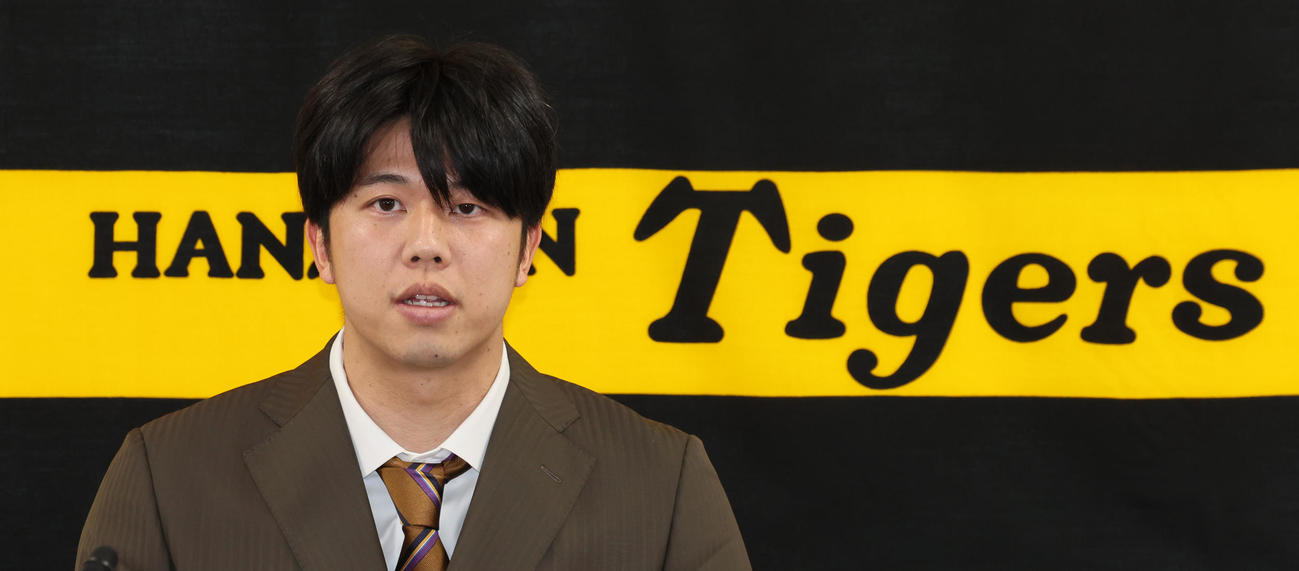 契約を更改し会見する阪神才木（撮影・加藤哉）