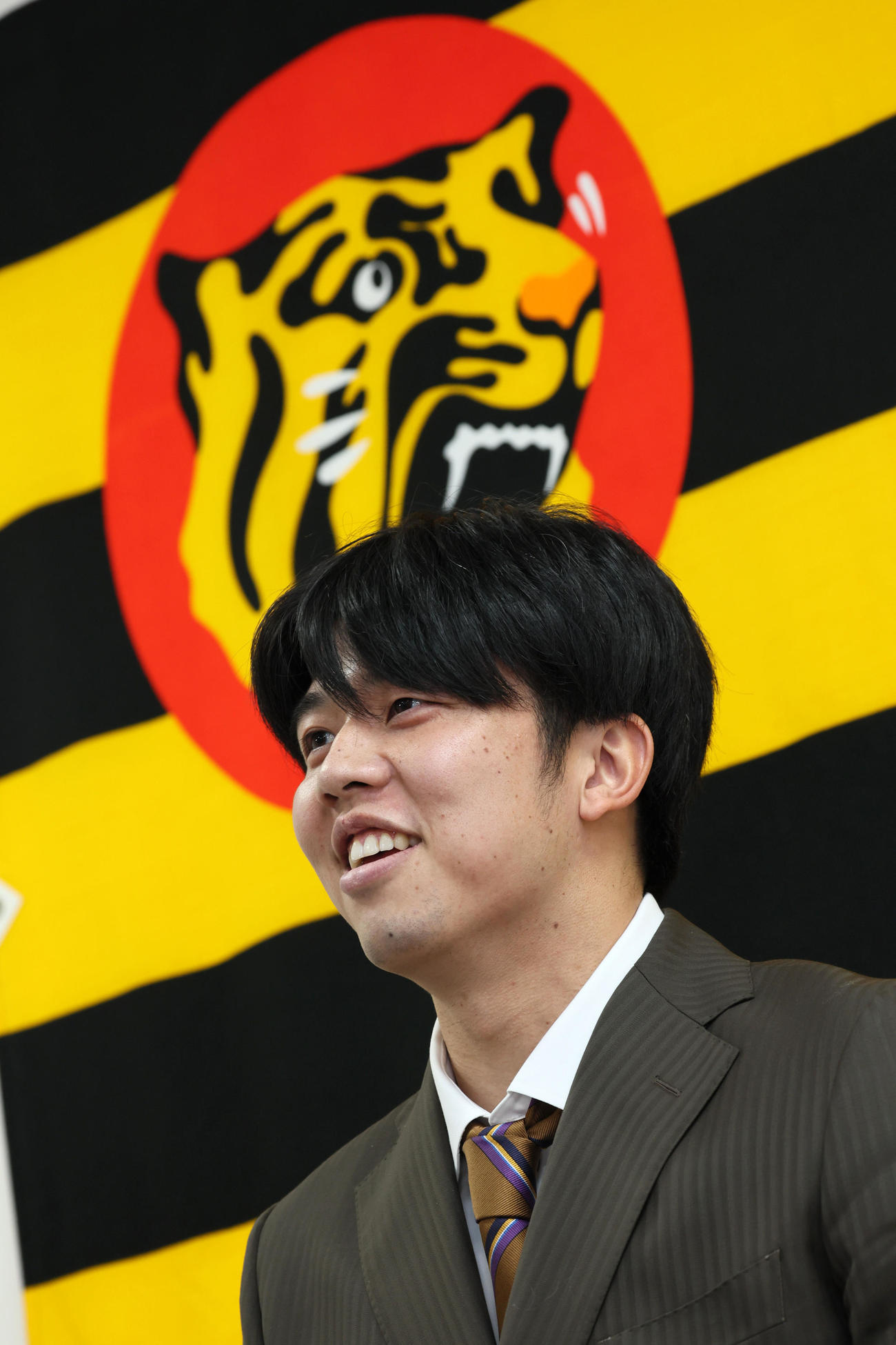 契約を更改し会見する阪神才木（撮影・加藤哉）