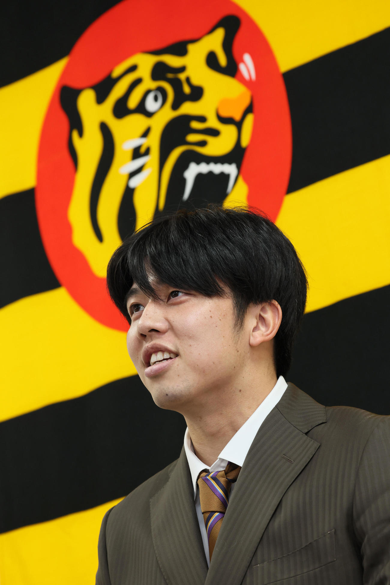 契約を更改し会見する阪神才木（撮影・加藤哉）