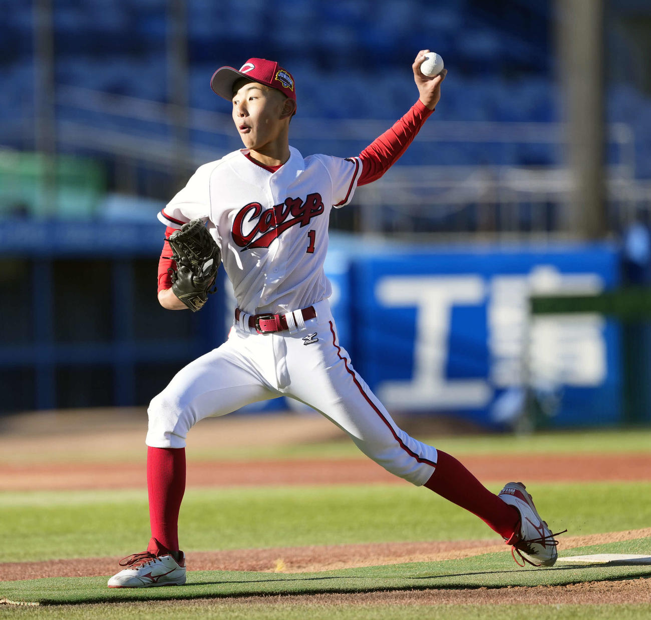 先発の広島ジュニア・三上（撮影・小島史椰）