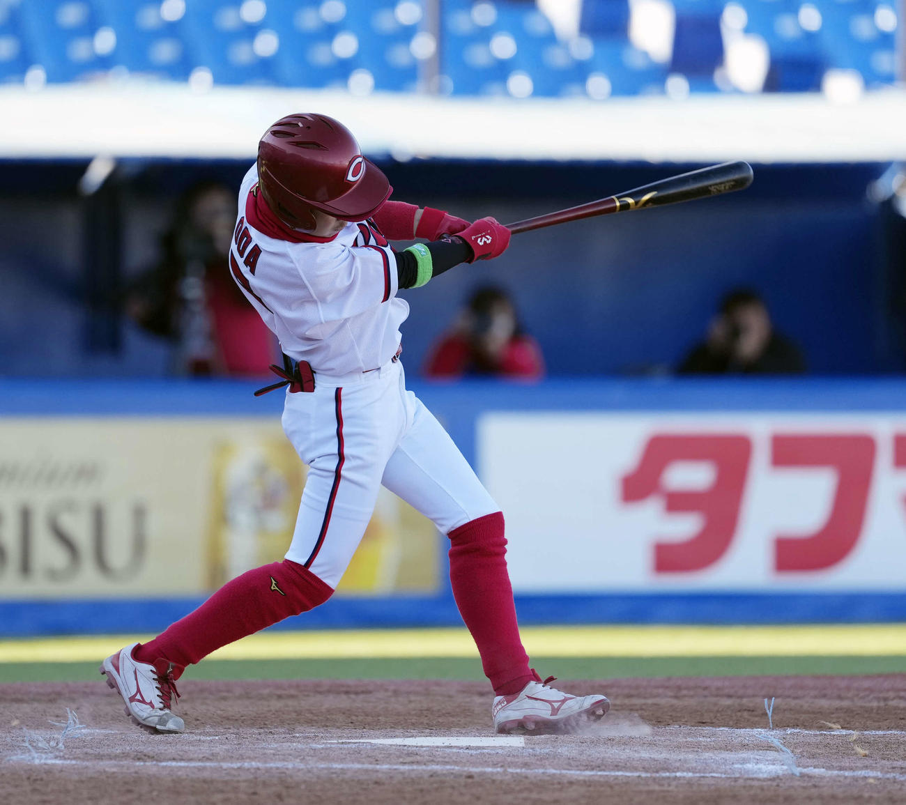 日本ハムジュニア対広島ジュニア　1回裏広島ジュニア1死二、三塁、2点適時時打を放つ小田（撮影・小島史椰）