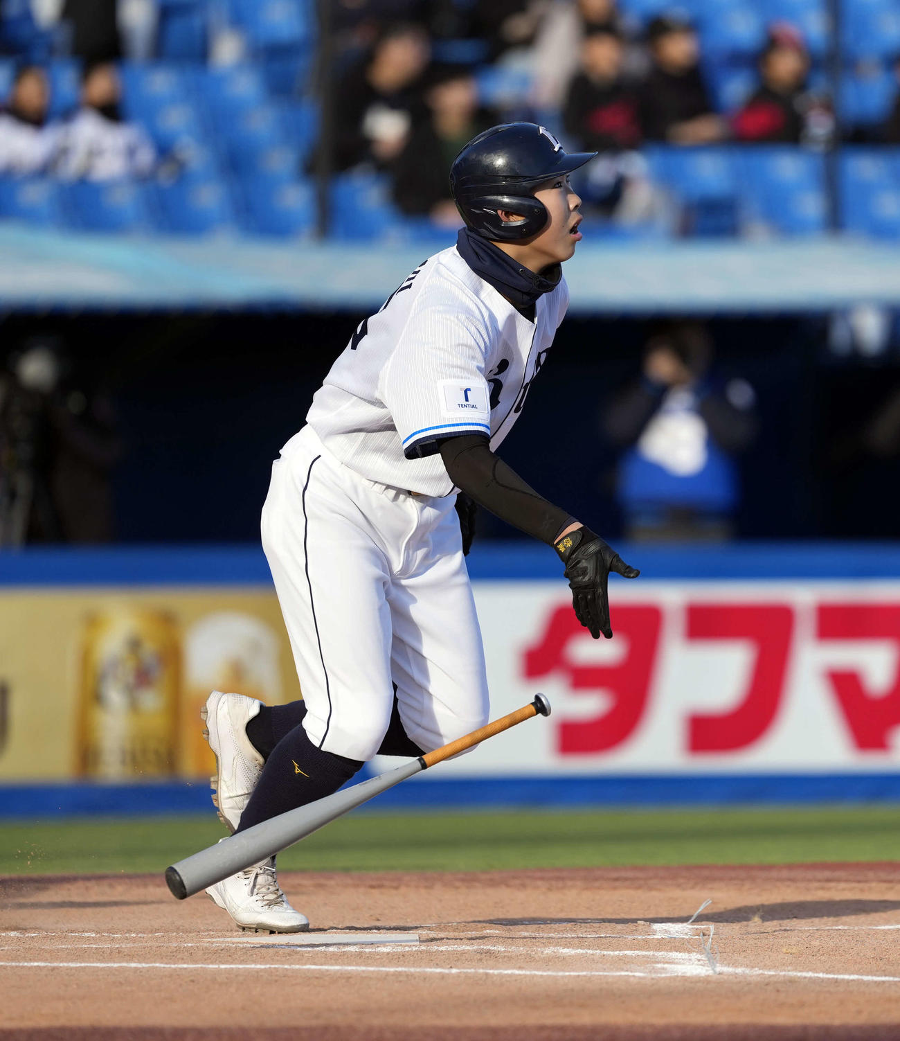 埼玉西武ジュニア対東京ヤクルトジュニア　2回表埼玉西武ジュニア1死、右越え二塁打を放つ五十嵐（撮影・小島史椰）
