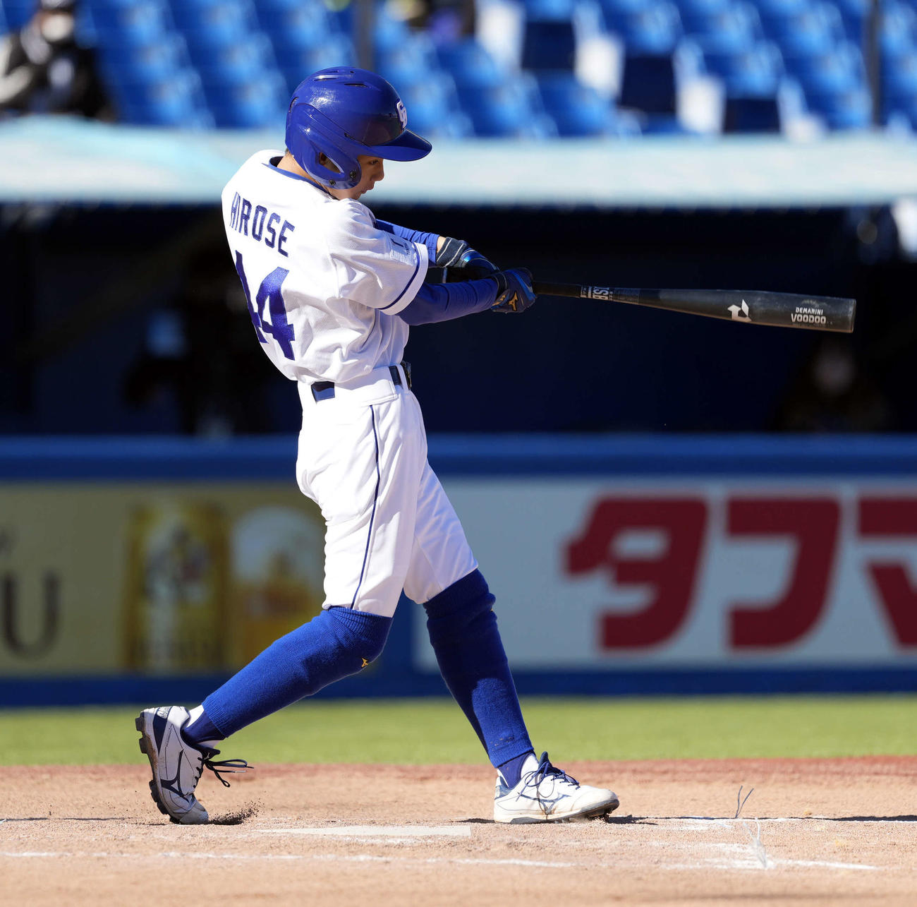 ルートインBCリーグ対中日ジュニア　4回裏中日ジュニア無死一、二塁、先制適時打を放つ広瀬（撮影・小島史椰）