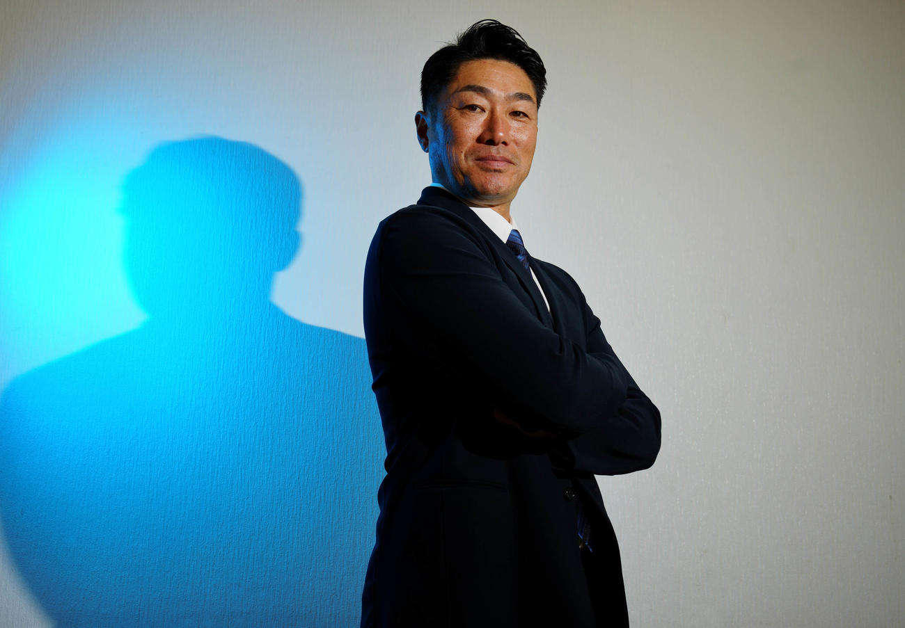 指揮官として初めて迎えるシーズンへ意気込むDeNA相川監督（撮影・鈴木みどり）
