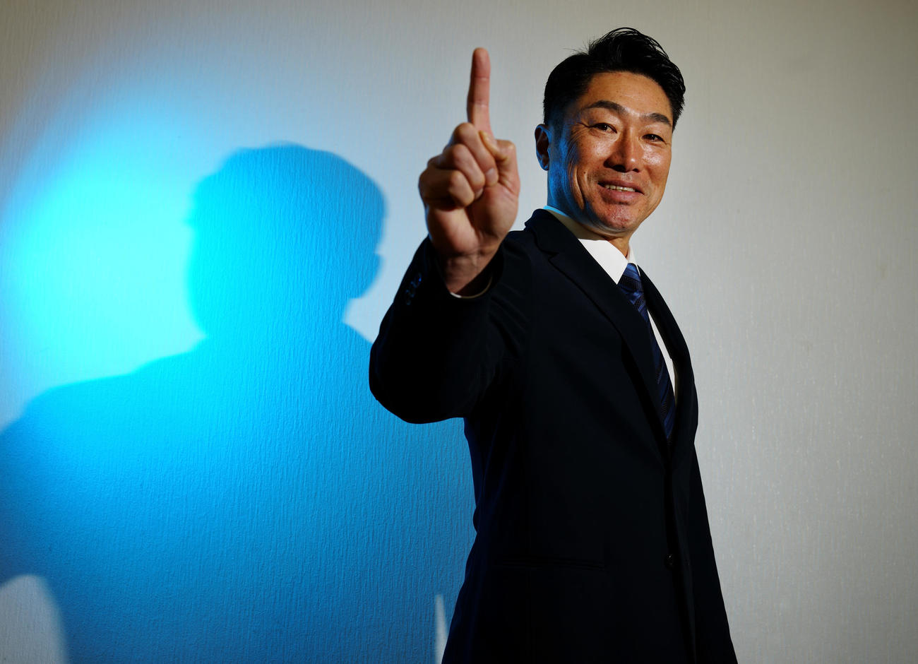 指揮官として初めて迎えるシーズンへ意気込むDeNA相川監督（撮影・鈴木みどり）