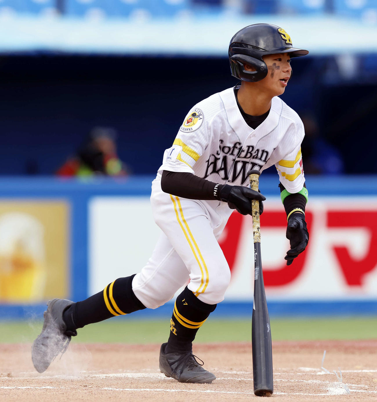 ロッテジュニア対ソフトバンクジュニア　3回裏ソフトバンクジュニア2死一、三塁、右翼へ適時打を放つソフトバンクジュニア・宮城（撮影・山本朝陽）
