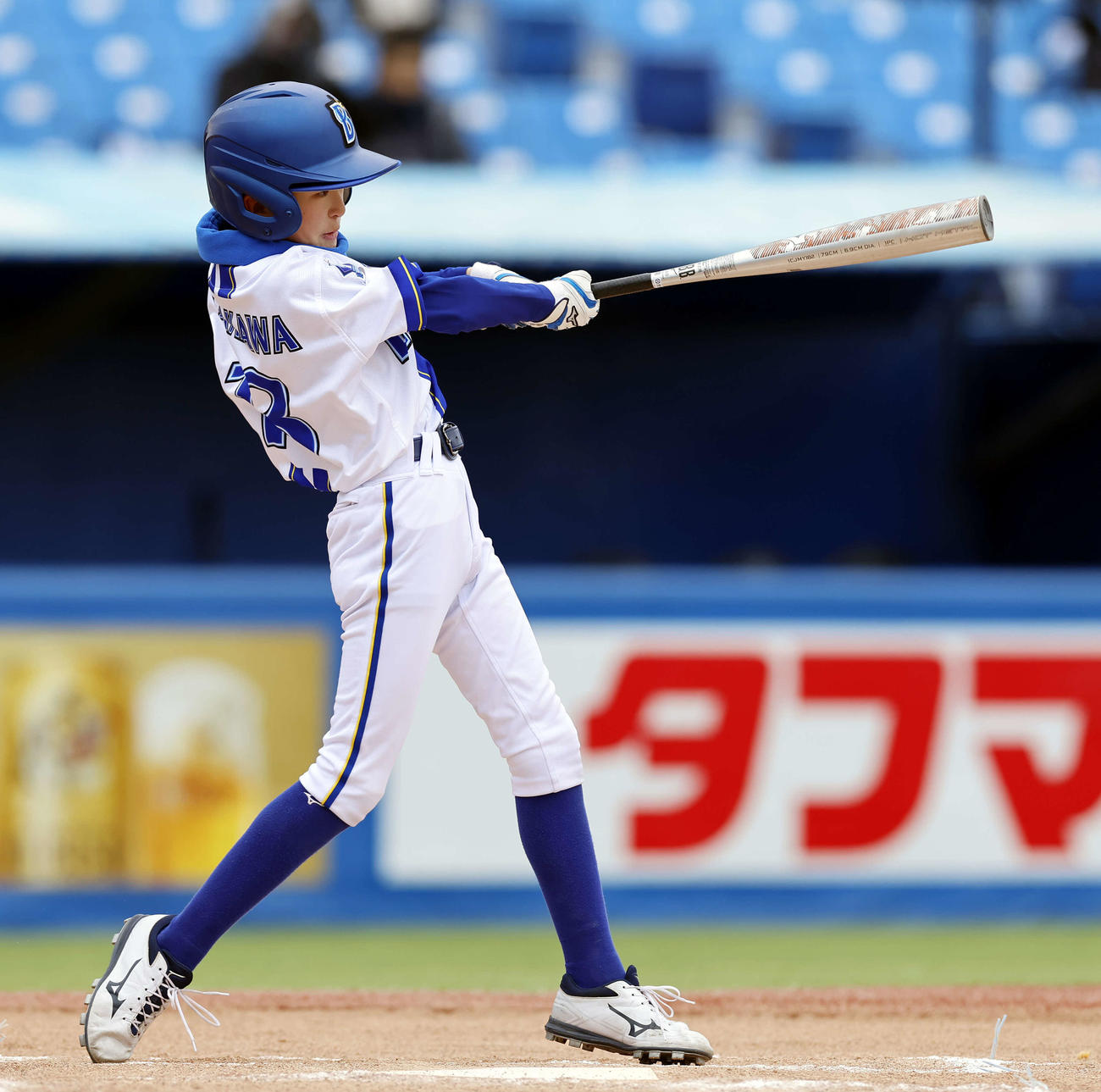 オリックスジュニア対DeNAジュニア　2回裏DeNAジュニア1死三塁、中前適時打を放つDeNAジュニア・荒川（撮影・山本朝陽）