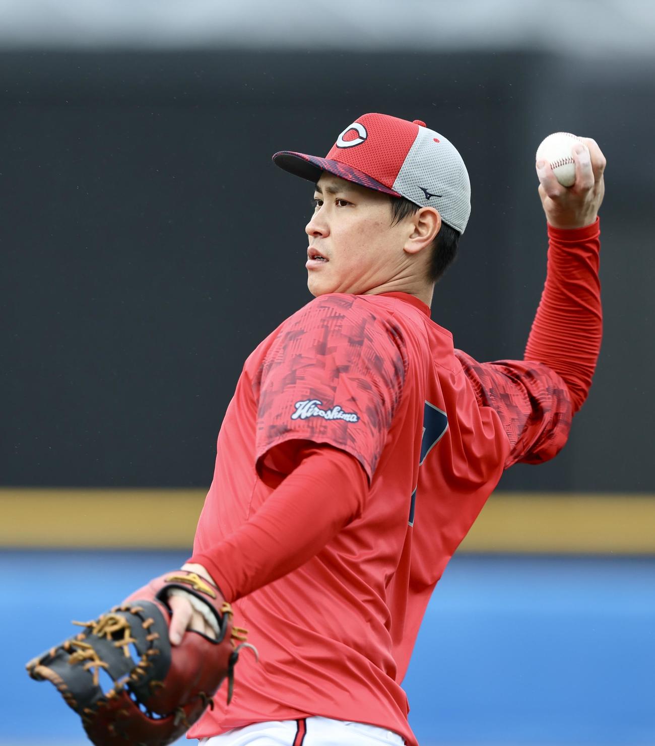 ヤクルト対広島　試合前、練習に臨む広島堂林（撮影・河田真司）
