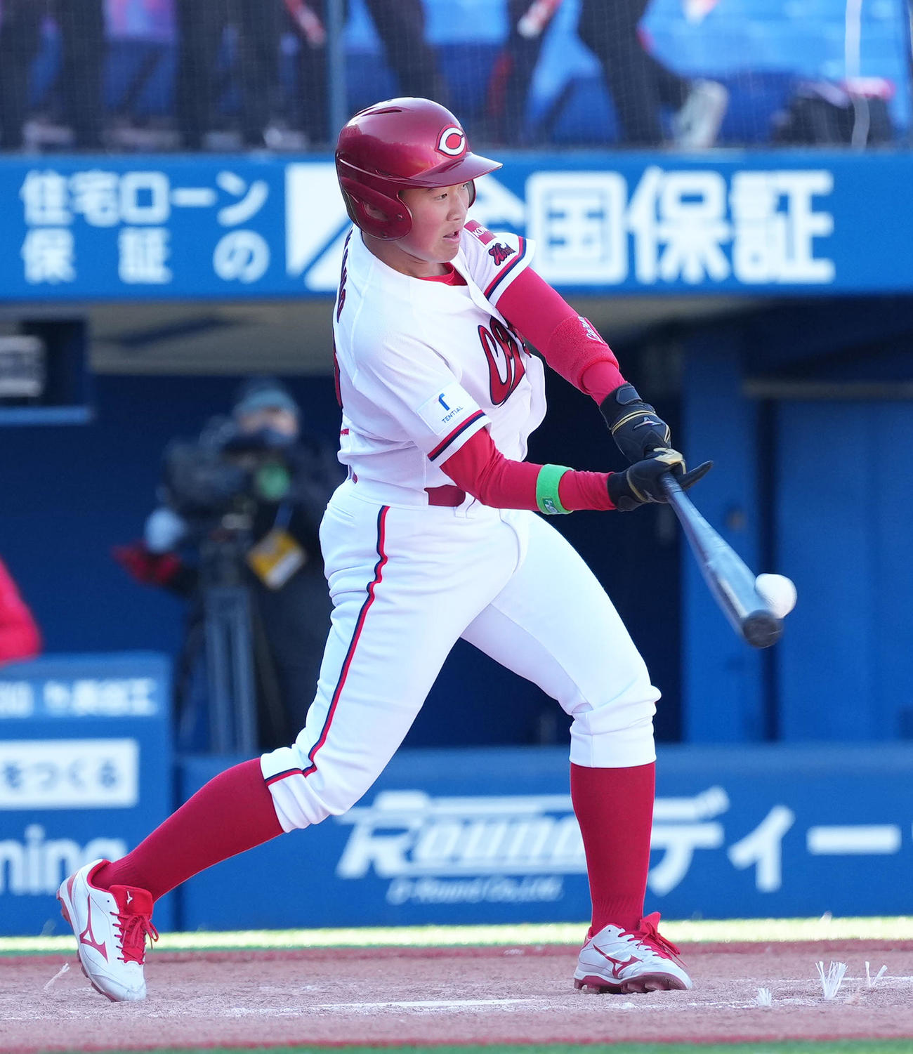 広島ジュニア対くふうハヤテジュニア　5回表広島ジュニア2死一、三塁、奥野は2点適時二塁打を放つ（撮影・足立雅史）