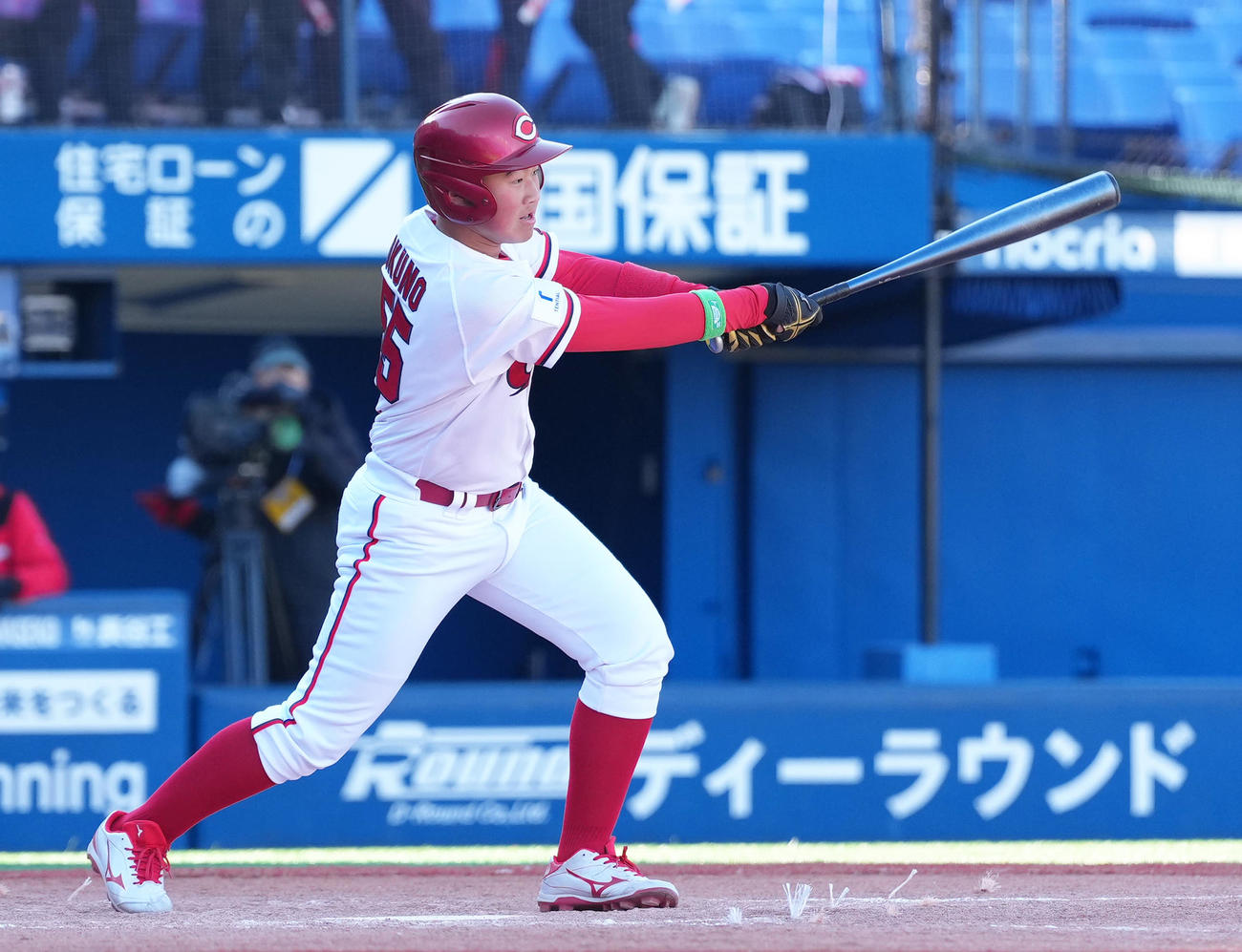 広島ジュニア対くふうハヤテジュニア　5回表広島ジュニア2死一、三塁、奥野は2点適時二塁打を放つ（撮影・足立雅史）