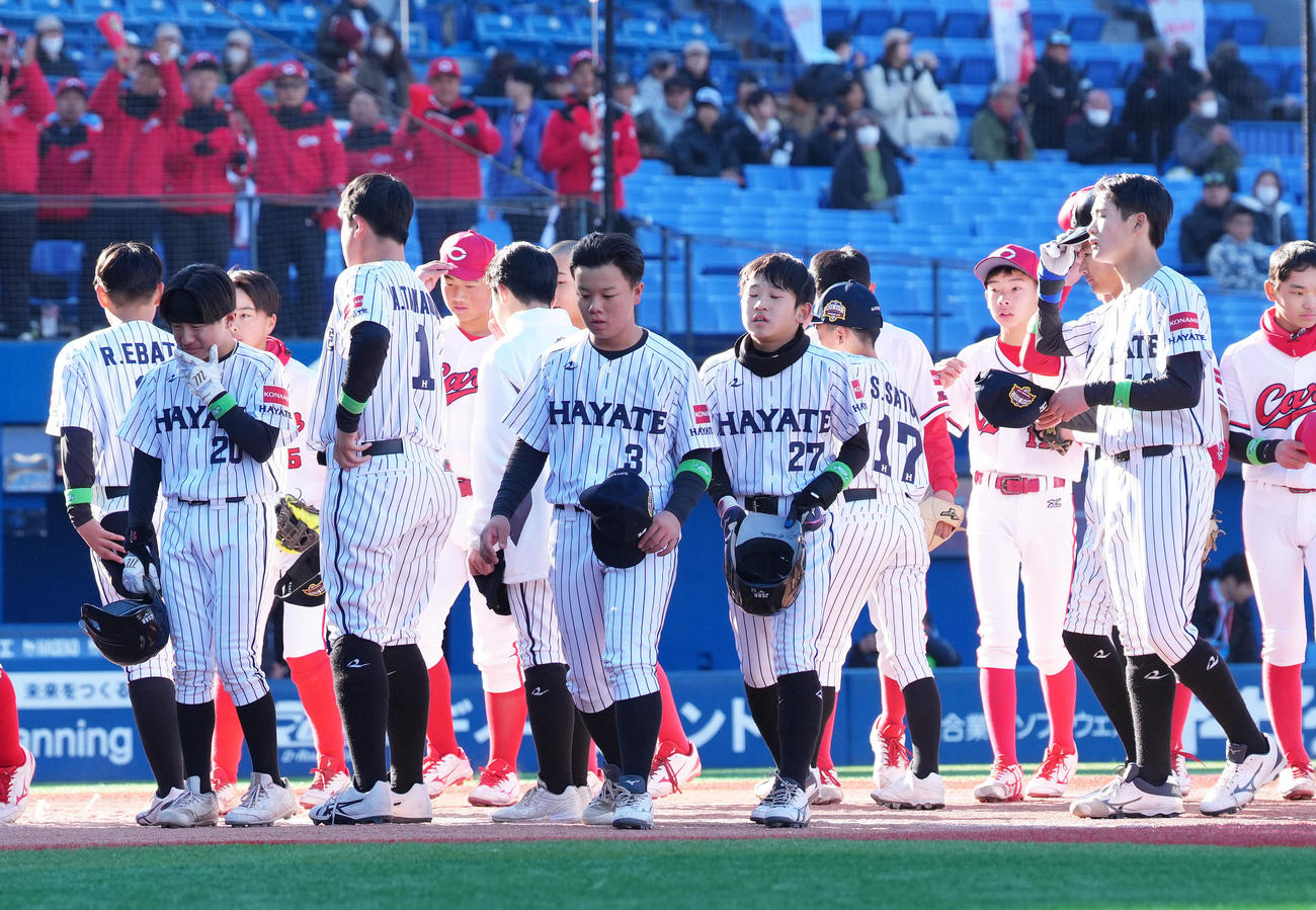 広島ジュニア対くふうハヤテジュニア　広島ジュニアに敗れたくふうハヤテジュニア（撮影・足立雅史）